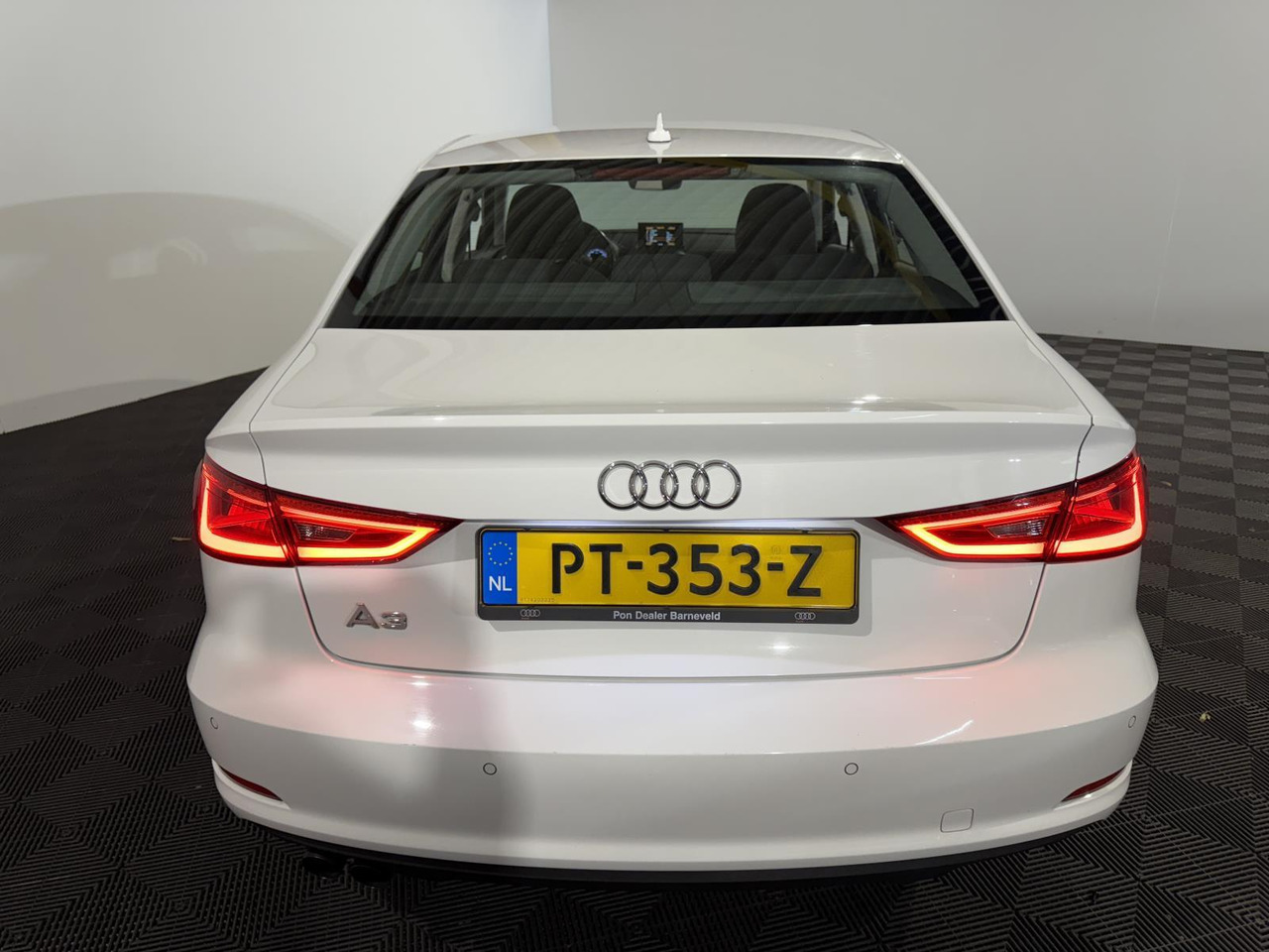 Audi | A3 Limousine | 1.4 TFSI Attraction Pro Line Plus Automaat | 2016 | 256.538 km | PT353Z | Geen oordeel - Sedan: foto 5 Audi | A3 Limousine | 1.4 TFSI Attraction Pro Line Plus Automaat | 2016 | 256.538 km | PT353Z | Geen oordeel - Sedan: foto 5