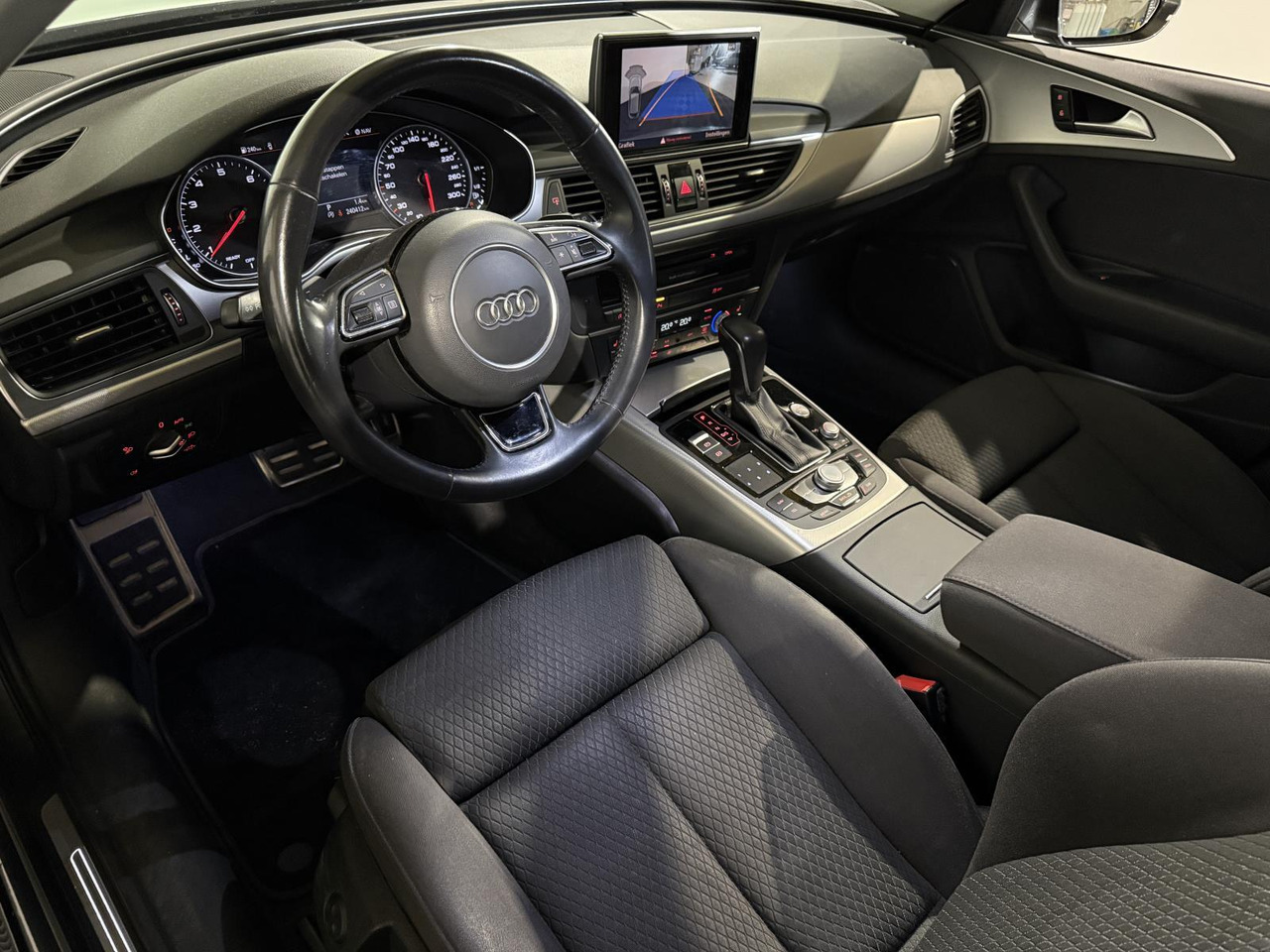 Audi | A6 Avant | 1.8 TFSI ultra Premium Edition | 2016 | 240.412 km | Automaat | L563VD | Geen oordeel - Automóvel: foto 4 Audi | A6 Avant | 1.8 TFSI ultra Premium Edition | 2016 | 240.412 km | Automaat | L563VD | Geen oordeel - Automóvel: foto 4