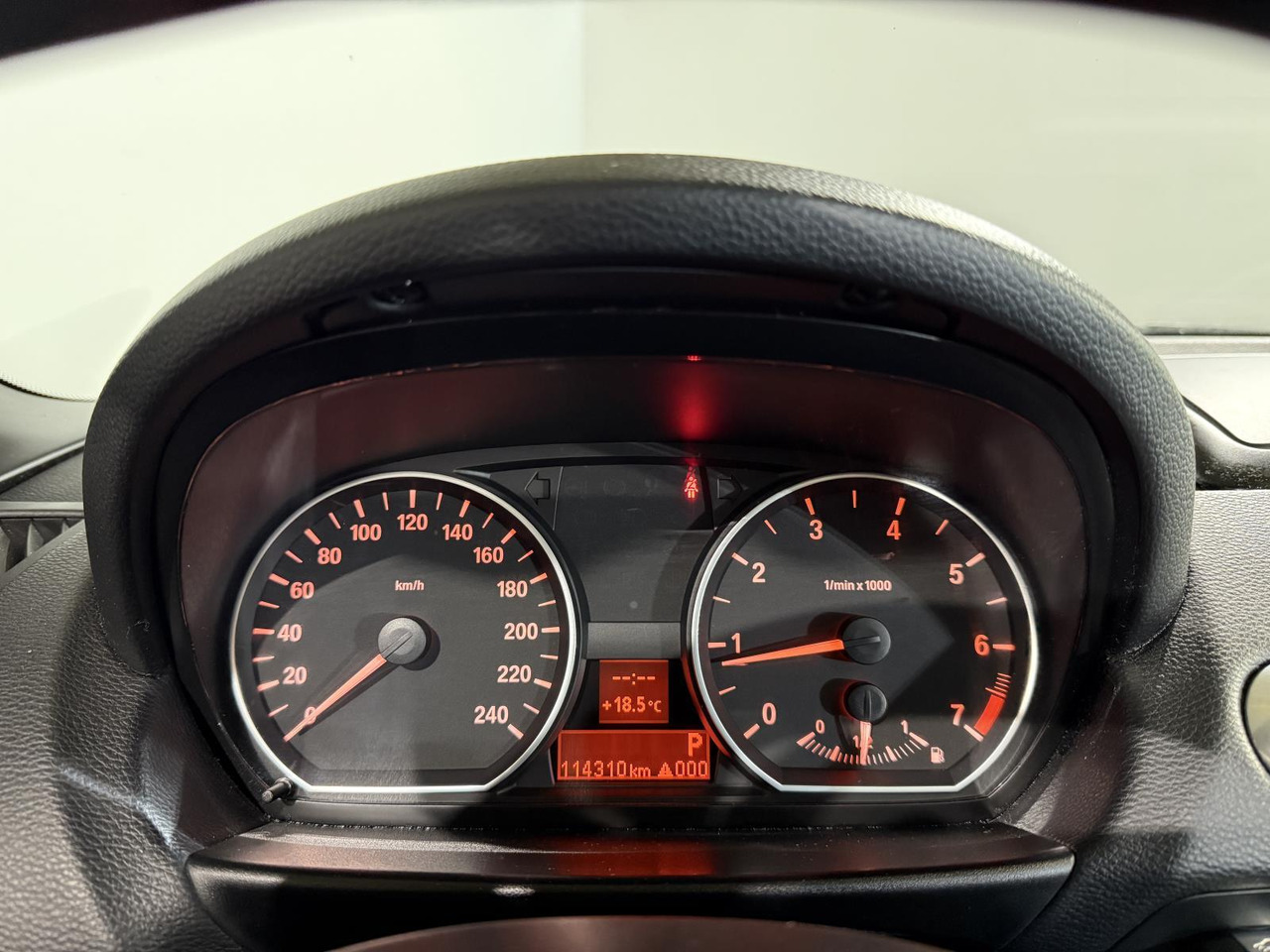 BMW | 1-serie Cabrio | 118i High Executive | 2009 | 114.310 km | 43HZT4 | Logisch - Automóvel: foto 4 BMW | 1-serie Cabrio | 118i High Executive | 2009 | 114.310 km | 43HZT4 | Logisch - Automóvel: foto 4