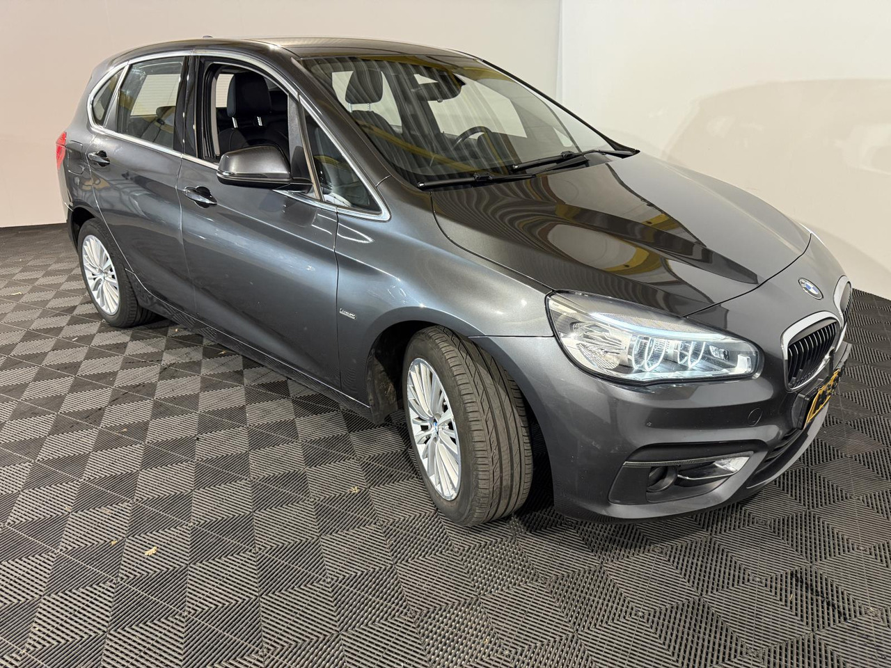 BMW | 2-serie Active Tourer | 218d Corporate Lease Luxury | 2015 | 223.959 km | HG351B | Logisch - Automóvel: foto 3 BMW | 2-serie Active Tourer | 218d Corporate Lease Luxury | 2015 | 223.959 km | HG351B | Logisch - Automóvel: foto 3