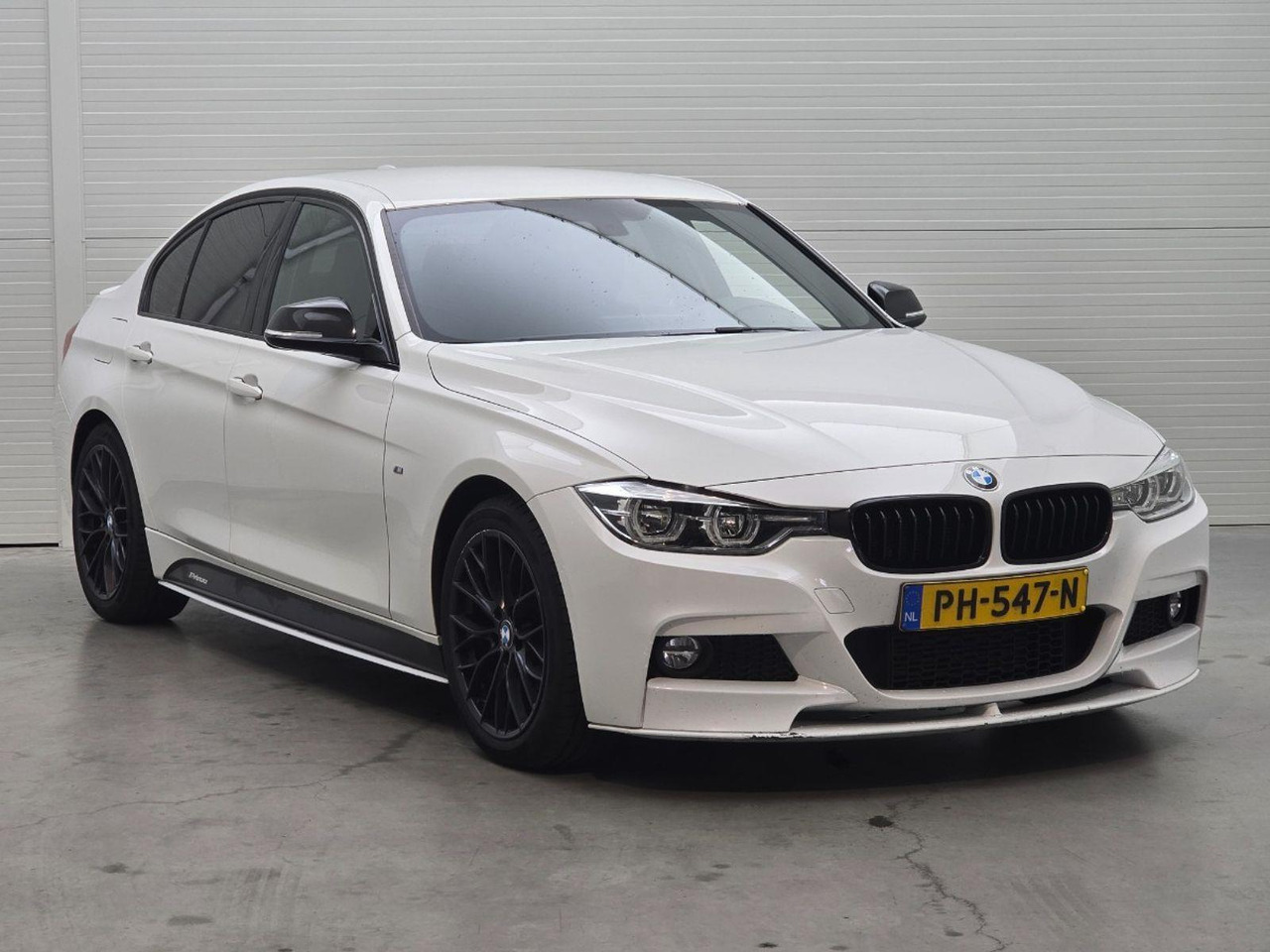 BMW 3-serie 318i High Executive | 2017 | 132.699 km | PH547N | NAP: Logisch - Sedan: foto 2 BMW 3-serie 318i High Executive | 2017 | 132.699 km | PH547N | NAP: Logisch - Sedan: foto 2