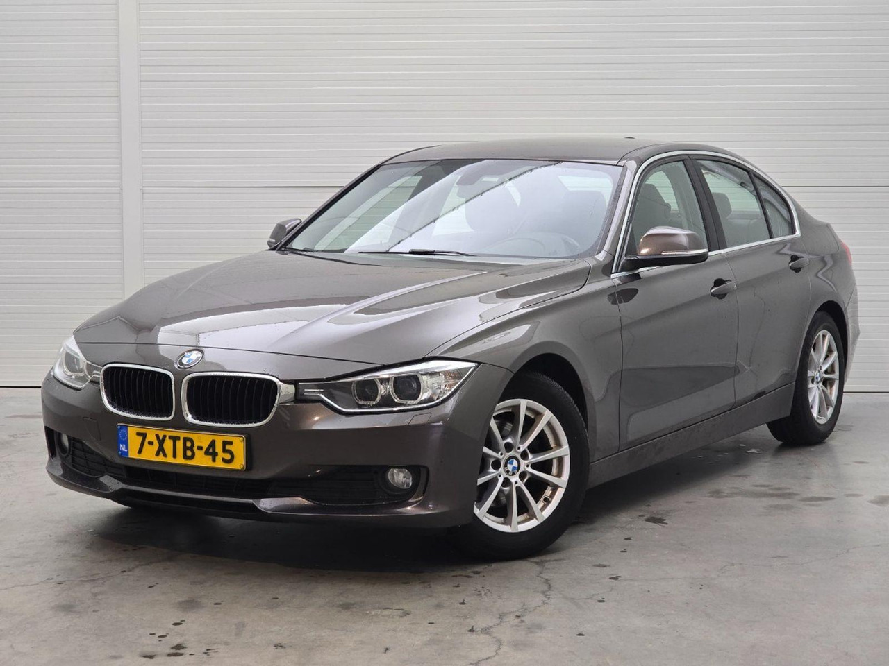 BMW 3-serie 320d EfficientDynamics Edition High Executive | 2014 | 300.611 km | Automaat | 7XTB45 | NAP: Logisch - Sedan: foto 1 BMW 3-serie 320d EfficientDynamics Edition High Executive | 2014 | 300.611 km | Automaat | 7XTB45 | NAP: Logisch - Sedan: foto 1