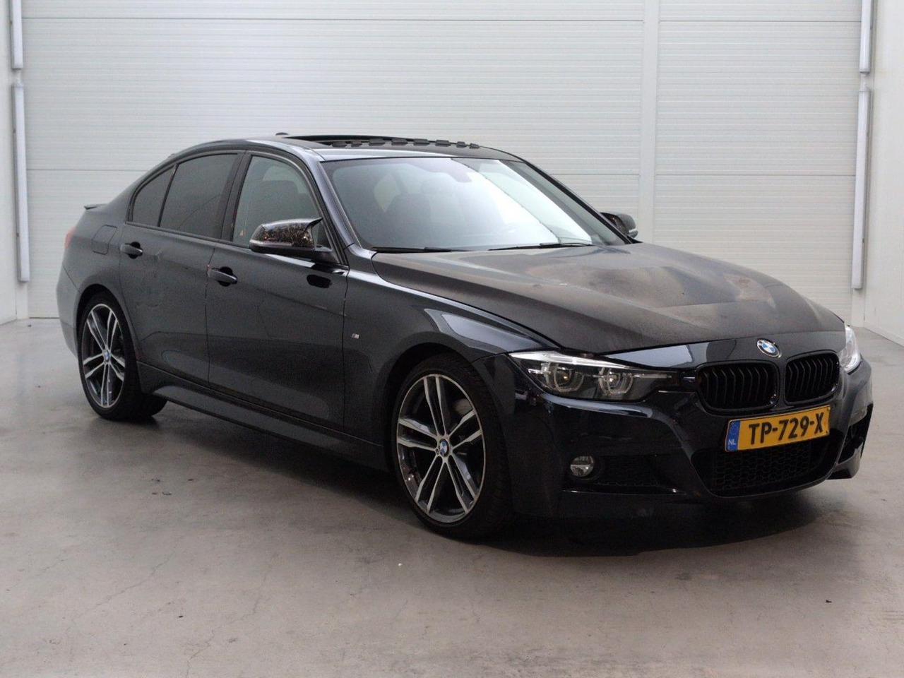BMW 3-serie 330i Edition M Sport Shadow High Executive | 2018 | 184.569 km | Automaat | TP729X | NAP: Logisch - Sedan: foto 2 BMW 3-serie 330i Edition M Sport Shadow High Executive | 2018 | 184.569 km | Automaat | TP729X | NAP: Logisch - Sedan: foto 2