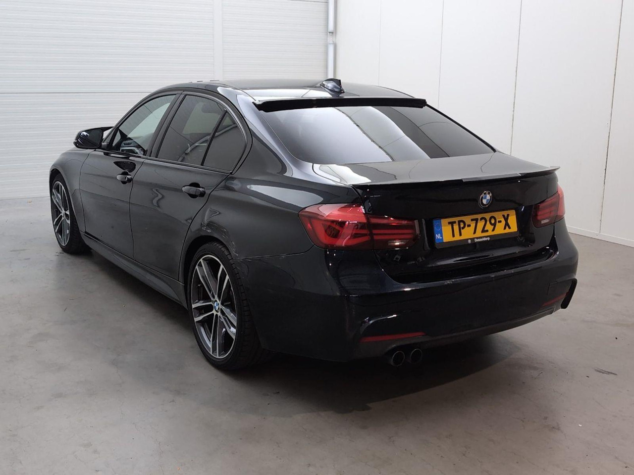 BMW 3-serie 330i Edition M Sport Shadow High Executive | 2018 | 184.569 km | Automaat | TP729X | NAP: Logisch - Sedan: foto 3 BMW 3-serie 330i Edition M Sport Shadow High Executive | 2018 | 184.569 km | Automaat | TP729X | NAP: Logisch - Sedan: foto 3