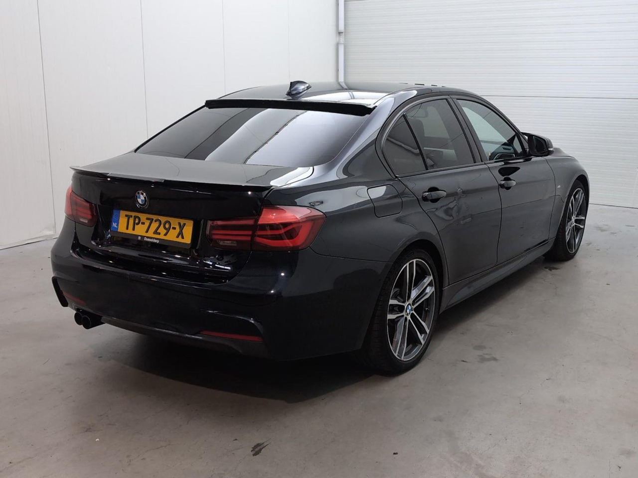 BMW 3-serie 330i Edition M Sport Shadow High Executive | 2018 | 184.569 km | Automaat | TP729X | NAP: Logisch - Sedan: foto 4 BMW 3-serie 330i Edition M Sport Shadow High Executive | 2018 | 184.569 km | Automaat | TP729X | NAP: Logisch - Sedan: foto 4