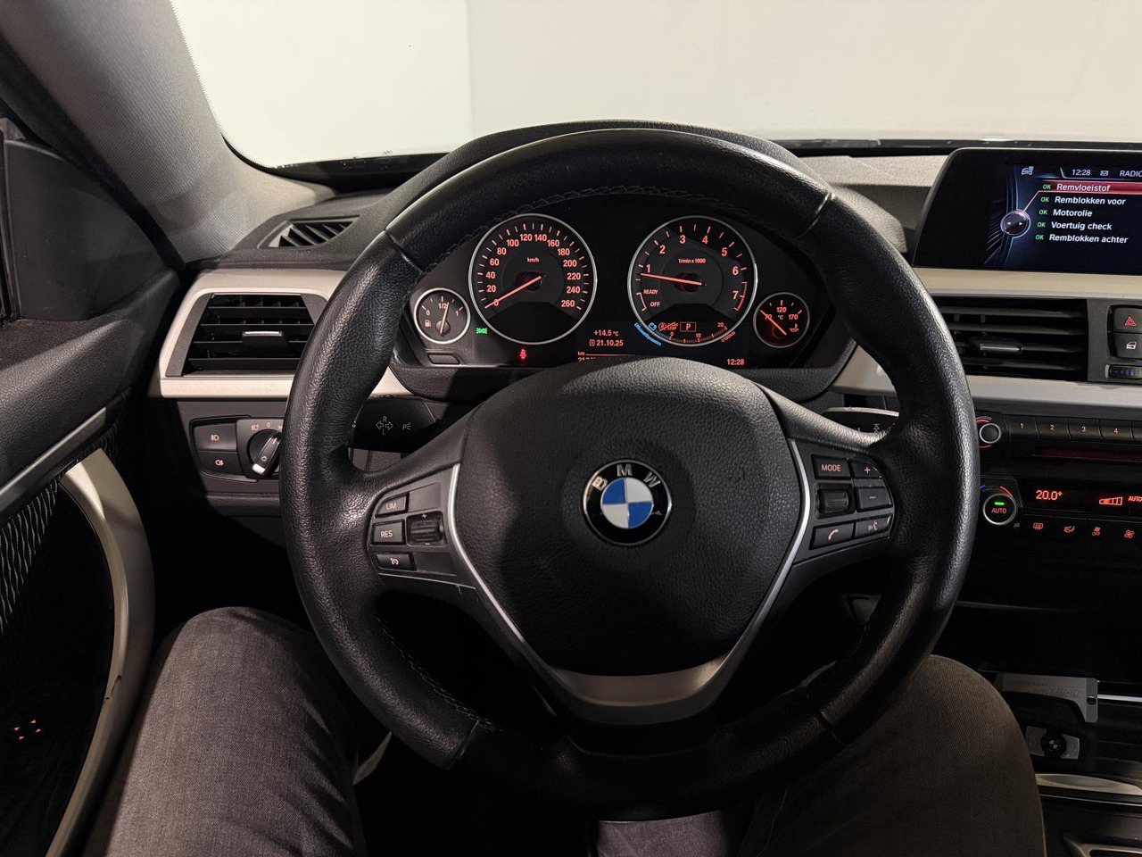 BMW | 4-serie Coupé | 420i Executive Automaat | 2015 | 213.401 km | 2ZGG53 | Logisch - Automóvel: foto 3 BMW | 4-serie Coupé | 420i Executive Automaat | 2015 | 213.401 km | 2ZGG53 | Logisch - Automóvel: foto 3