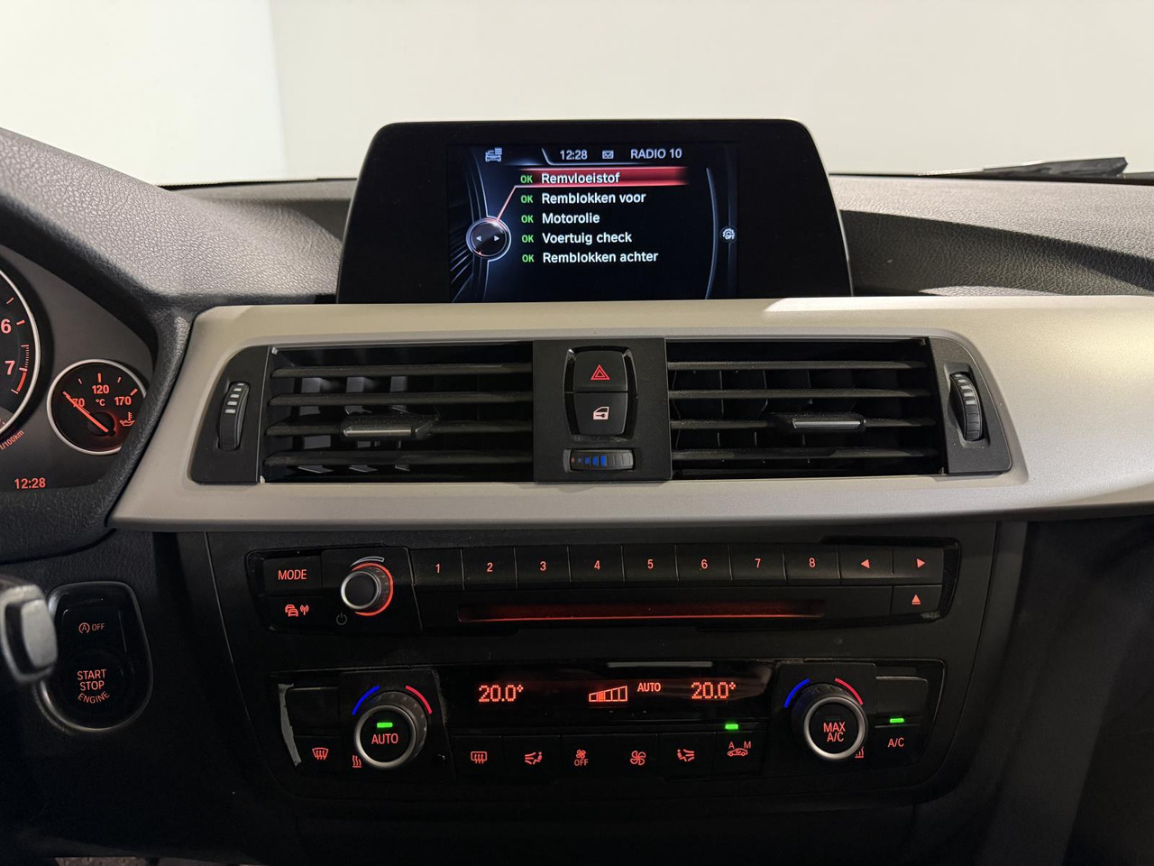 BMW | 4-serie Coupé | 420i Executive Automaat | 2015 | 213.401 km | 2ZGG53 | Logisch - Automóvel: foto 5 BMW | 4-serie Coupé | 420i Executive Automaat | 2015 | 213.401 km | 2ZGG53 | Logisch - Automóvel: foto 5