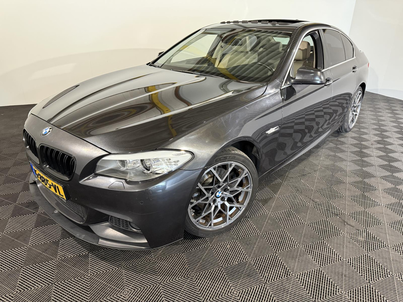 Sedan BMW 5-serie 523i High Executive M-sport | 2011 | 259.445 km | G-885- VL: foto 1