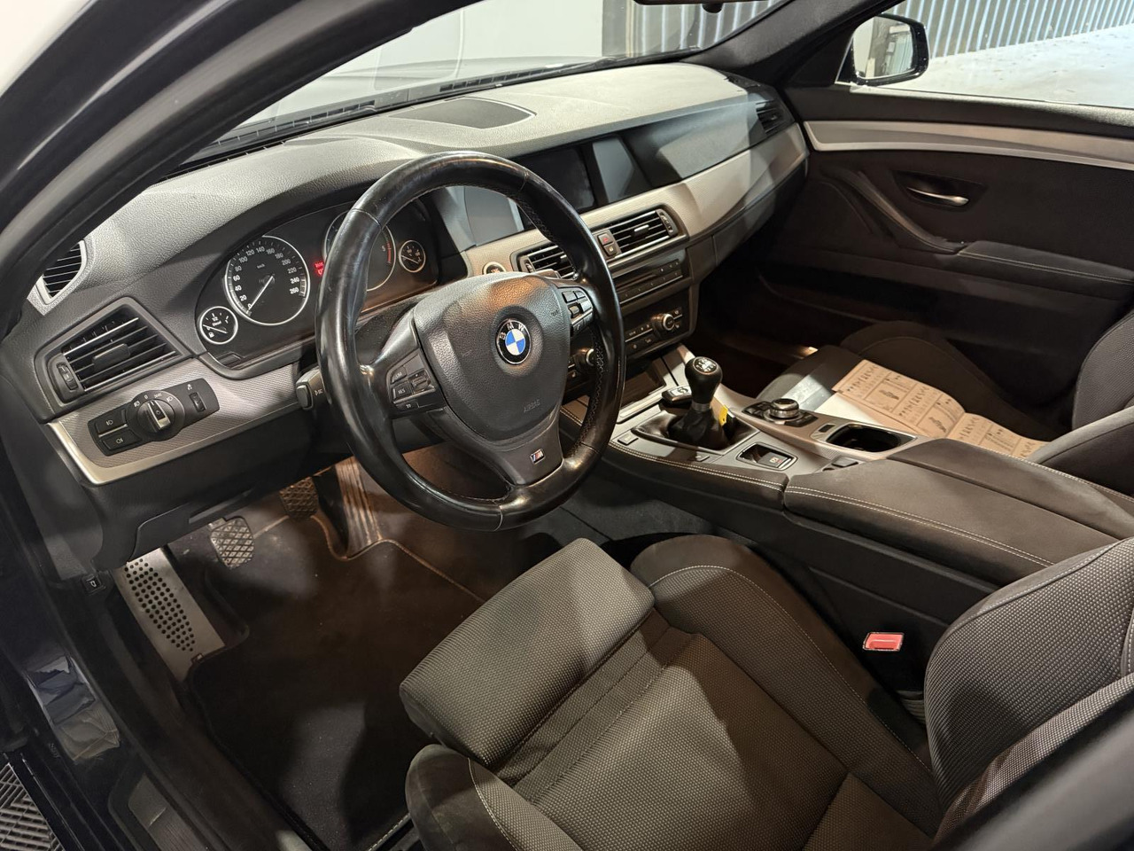 BMW | 5-serie Touring | 520d High Executive | 2011 | 320.778 km | TZ672J | Geen oordeel - Automóvel: foto 5 BMW | 5-serie Touring | 520d High Executive | 2011 | 320.778 km | TZ672J | Geen oordeel - Automóvel: foto 5