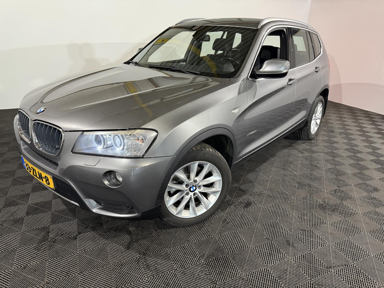 BMW | X3 | xDrive20i High Executive | 2013 | 252.834 km | Automaat | 33ZLN8 | Logisch - SUV: foto 1 BMW | X3 | xDrive20i High Executive | 2013 | 252.834 km | Automaat | 33ZLN8 | Logisch - SUV: foto 1