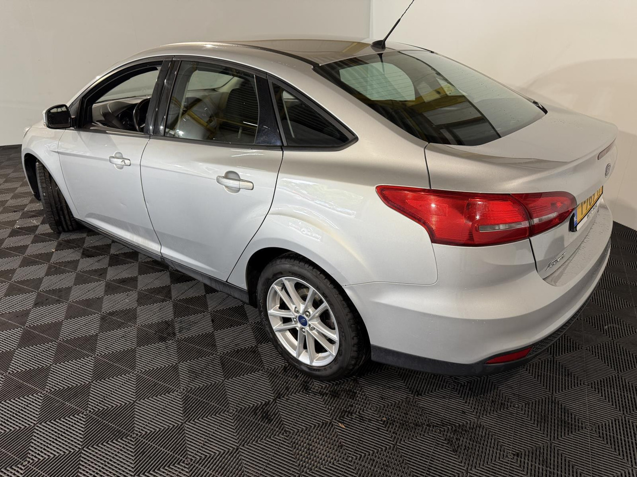 Ford Focus 1.0 Trend Edition 2015 206.005 km T-789-TF - Sedan: foto 3 Ford Focus 1.0 Trend Edition 2015 206.005 km T-789-TF - Sedan: foto 3