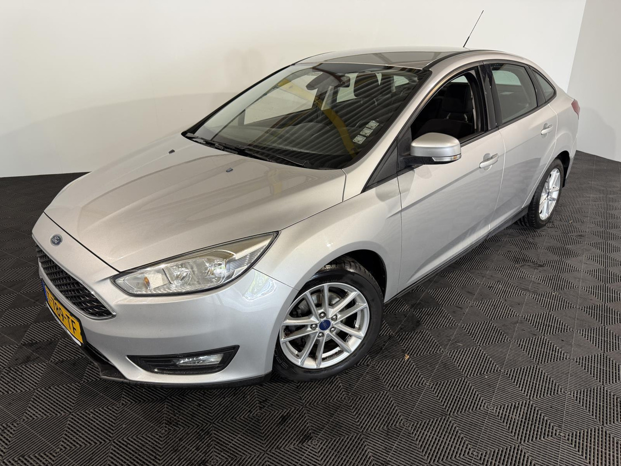 Ford Focus 1.0 Trend Edition 2015 206.005 km T-789-TF - Sedan: foto 1 Ford Focus 1.0 Trend Edition 2015 206.005 km T-789-TF - Sedan: foto 1