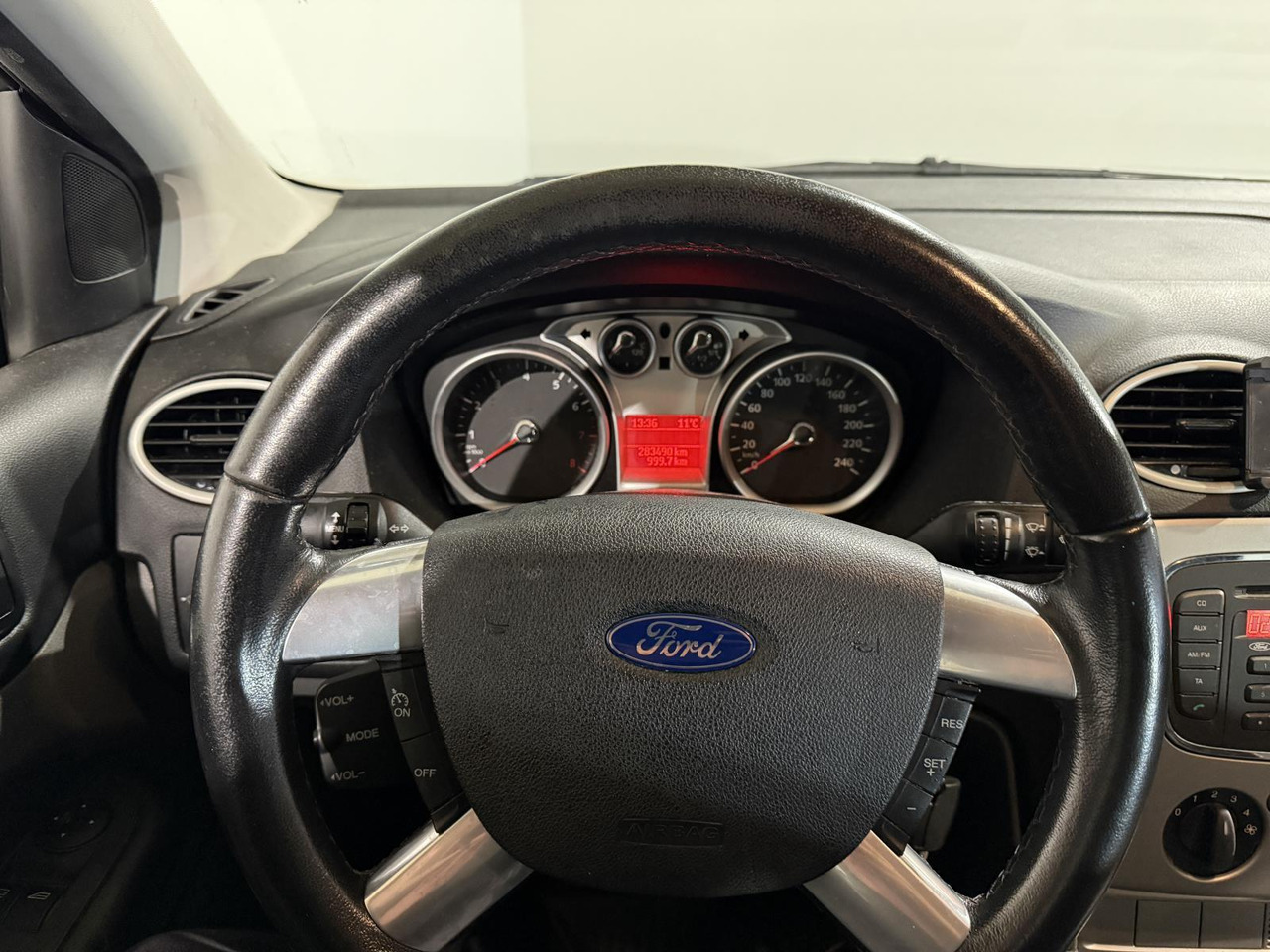 Ford Focus Wagon 1.6 Comfort 33-LKG-1 283.490 km - Automóvel: foto 3 Ford Focus Wagon 1.6 Comfort 33-LKG-1 283.490 km - Automóvel: foto 3