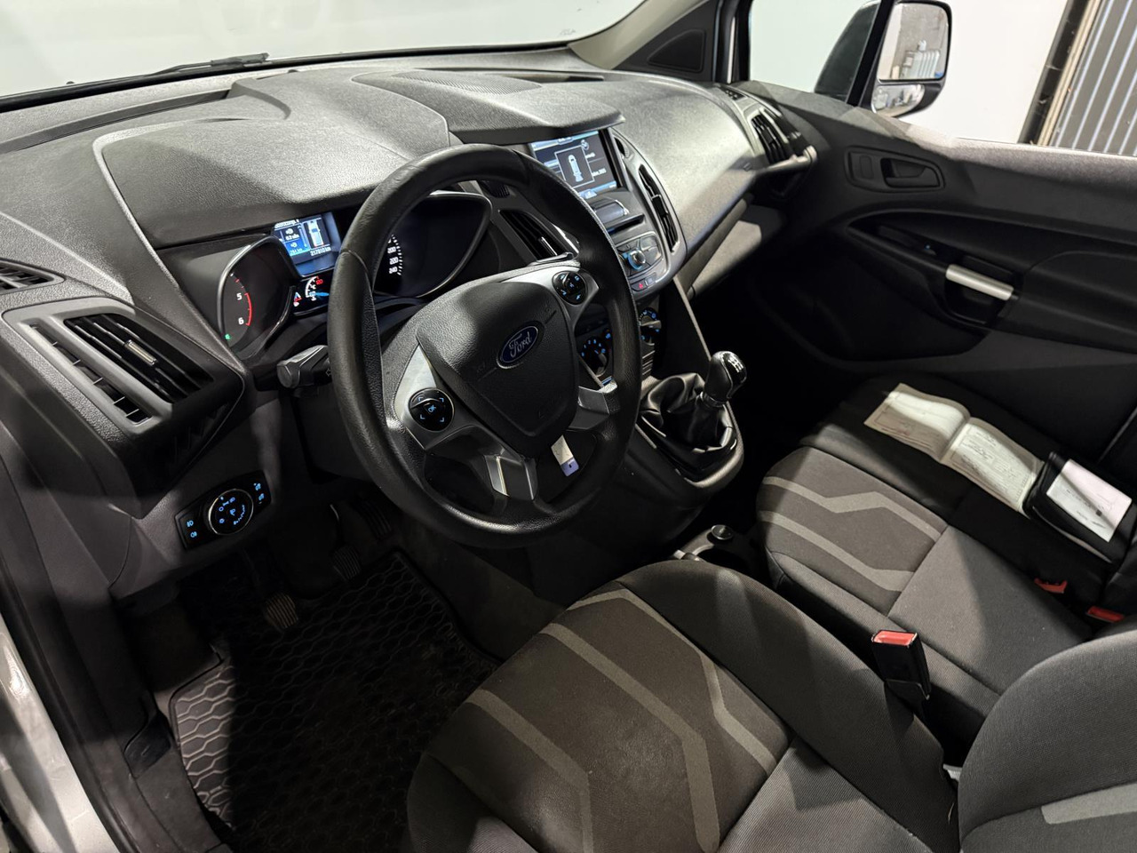 Ford | Transit Connect | 1.5 TDCI L2 Trend | 2016 | 217.910 km | VV257N | Logisch - Furgão compacto: foto 5 Ford | Transit Connect | 1.5 TDCI L2 Trend | 2016 | 217.910 km | VV257N | Logisch - Furgão compacto: foto 5