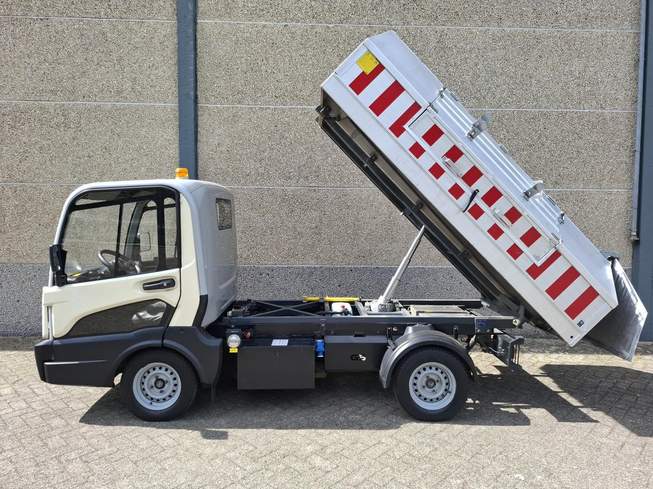 Goupil G5 Elektrische Stratenreinigingsmachine - Veículo utilitário elétrico: foto 3 Goupil G5 Elektrische Stratenreinigingsmachine - Veículo utilitário elétrico: foto 3