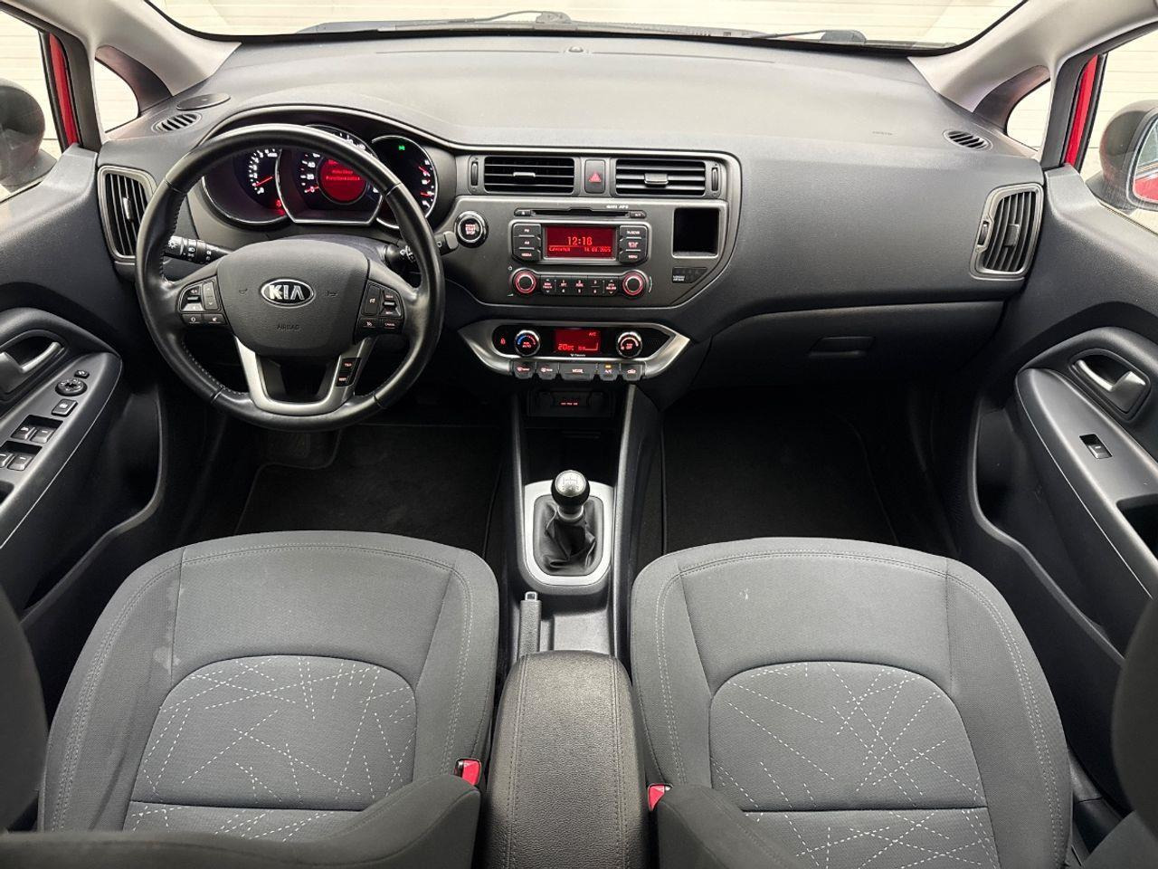 Kia Rio 1.2 CVVT ExecutiveLine | 2014 | 38.683 km | 7TSV01 | NAP: Logisch - Automóvel: foto 5 Kia Rio 1.2 CVVT ExecutiveLine | 2014 | 38.683 km | 7TSV01 | NAP: Logisch - Automóvel: foto 5
