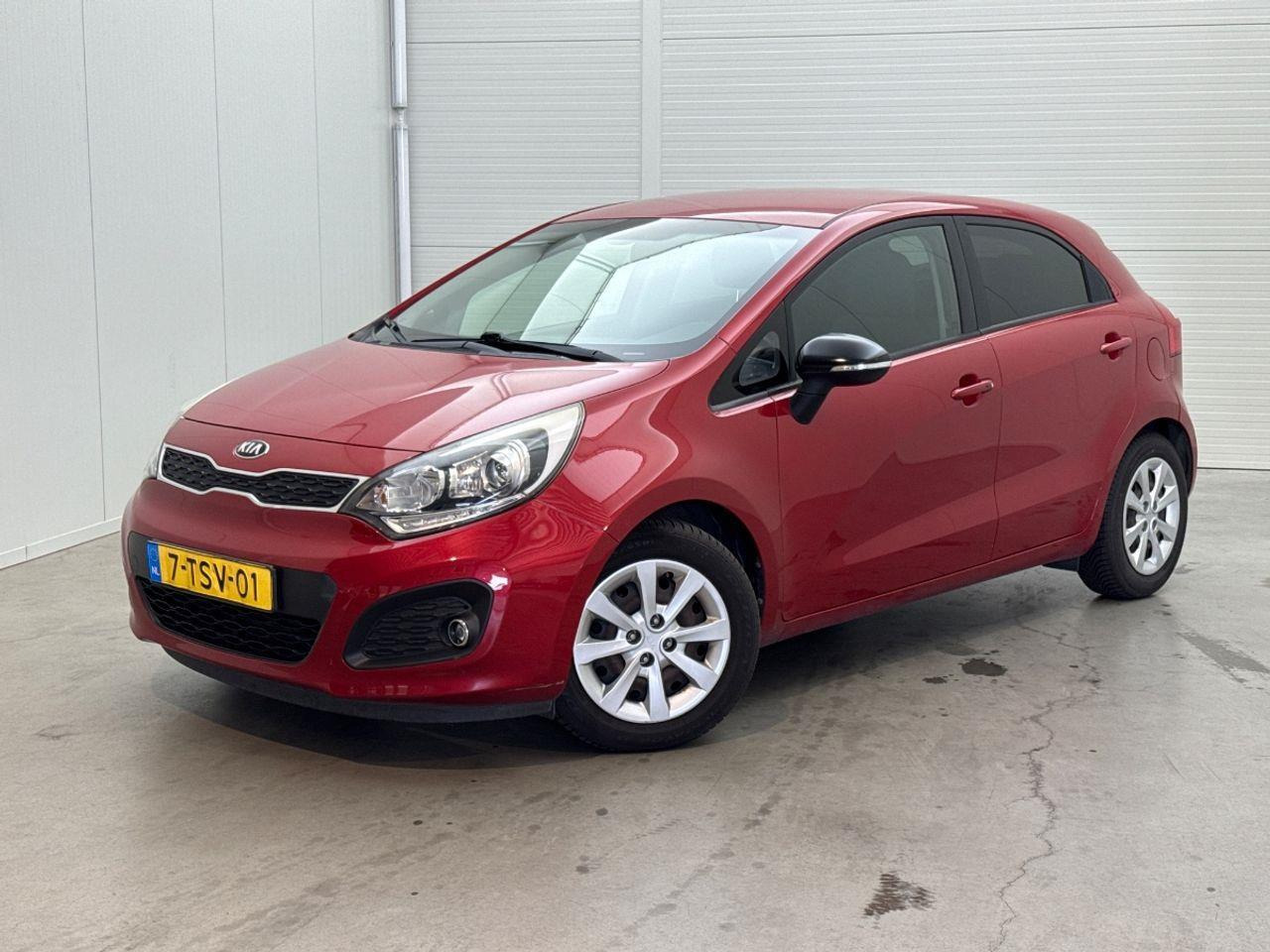 Kia Rio 1.2 CVVT ExecutiveLine | 2014 | 38.683 km | 7TSV01 | NAP: Logisch - Automóvel: foto 1 Kia Rio 1.2 CVVT ExecutiveLine | 2014 | 38.683 km | 7TSV01 | NAP: Logisch - Automóvel: foto 1