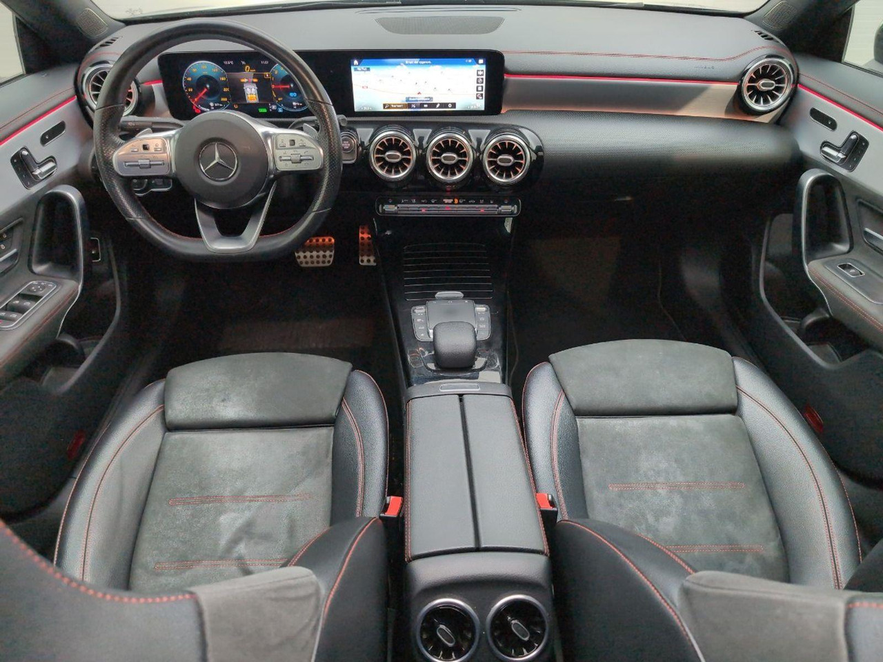 Mercedes-Benz CLA-klasse 250 e Business Solution AMG Limited | 2020 | 241.008 km | Automaat | J748TR | NAP: Logisch - Sedan: foto 5 Mercedes-Benz CLA-klasse 250 e Business Solution AMG Limited | 2020 | 241.008 km | Automaat | J748TR | NAP: Logisch - Sedan: foto 5