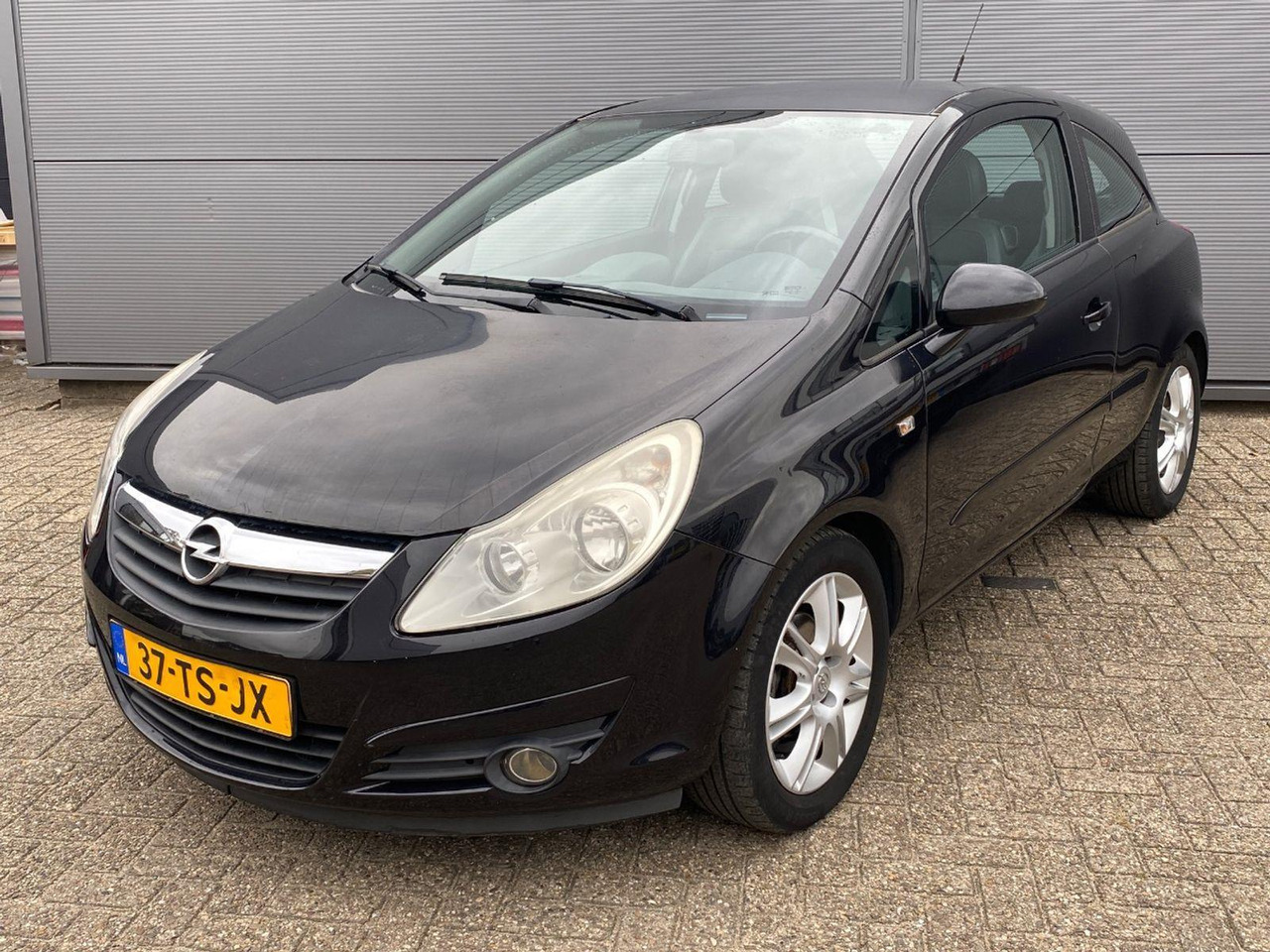 Opel Corsa 1.4 - 16V Cosmo | 2007 | 182.361 km | Automaat | 37TSJX | NAP: Logisch - Hatchback: foto 1 Opel Corsa 1.4 - 16V Cosmo | 2007 | 182.361 km | Automaat | 37TSJX | NAP: Logisch - Hatchback: foto 1