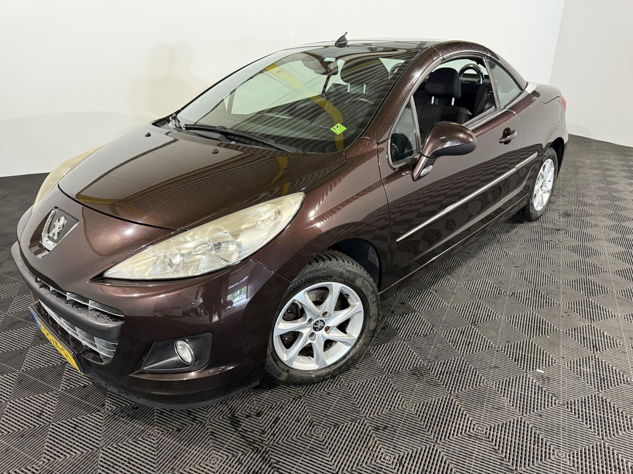 Peugeot 207 CC 1.6 VTI | 2012 | 168.808 km | H-824-FL - Automóvel: foto 1 Peugeot 207 CC 1.6 VTI | 2012 | 168.808 km | H-824-FL - Automóvel: foto 1