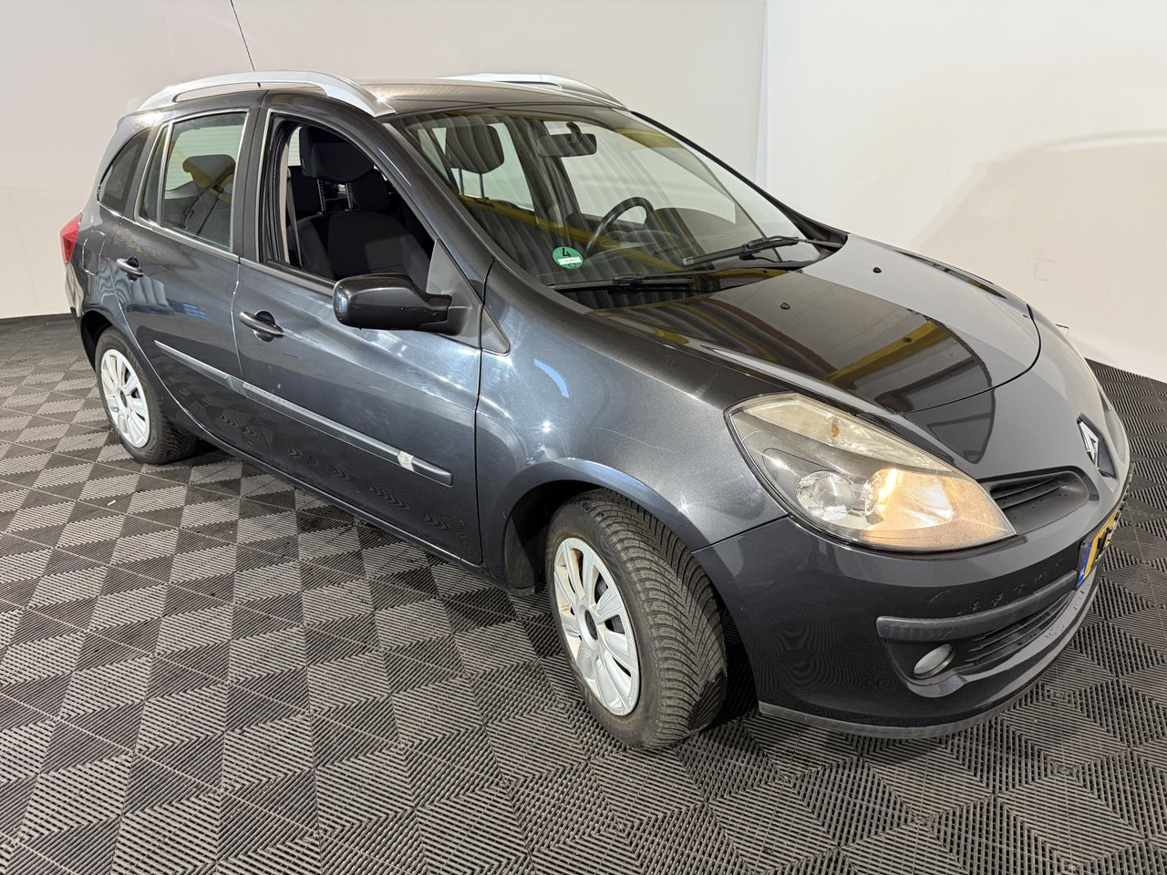 Renault | Clio Estate | 1.2-16V Special Line | 2009 | 172.146 km | XL223S | Geen oordeel - Automóvel: foto 3 Renault | Clio Estate | 1.2-16V Special Line | 2009 | 172.146 km | XL223S | Geen oordeel - Automóvel: foto 3