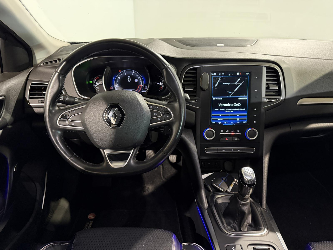 Renault | Mégane Estate | 1.2 TCe Bose | 2017 | 197.462 km | PP713F | Logisch - Automóvel: foto 4 Renault | Mégane Estate | 1.2 TCe Bose | 2017 | 197.462 km | PP713F | Logisch - Automóvel: foto 4
