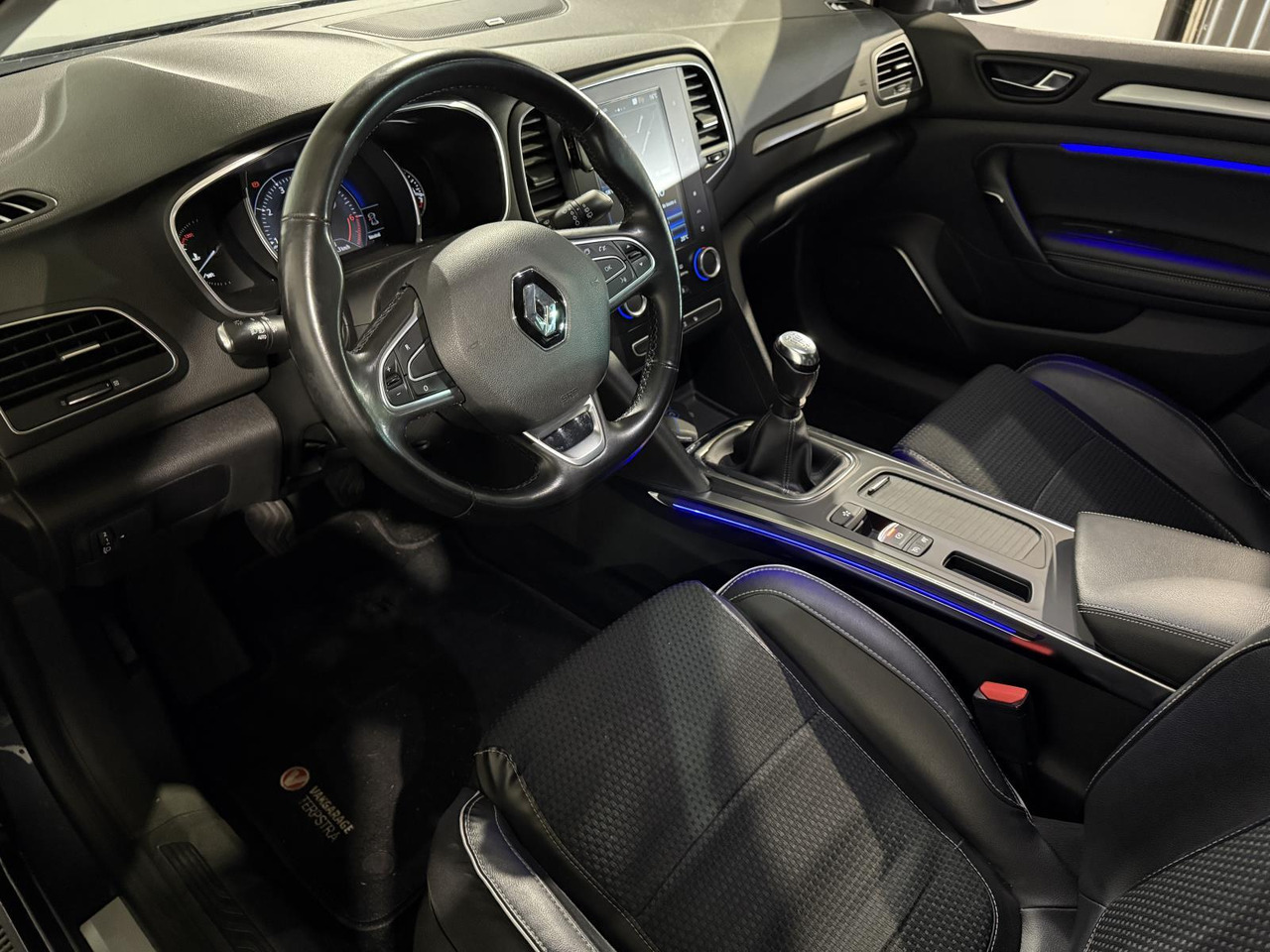 Renault | Mégane Estate | 1.2 TCe Bose | 2017 | 197.462 km | PP713F | Logisch - Automóvel: foto 5 Renault | Mégane Estate | 1.2 TCe Bose | 2017 | 197.462 km | PP713F | Logisch - Automóvel: foto 5