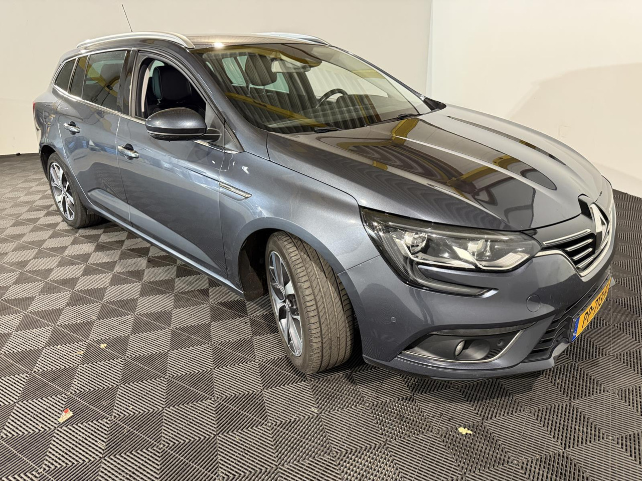 Renault | Mégane Estate | 1.2 TCe Bose | 2017 | 197.462 km | PP713F | Logisch - Automóvel: foto 3 Renault | Mégane Estate | 1.2 TCe Bose | 2017 | 197.462 km | PP713F | Logisch - Automóvel: foto 3