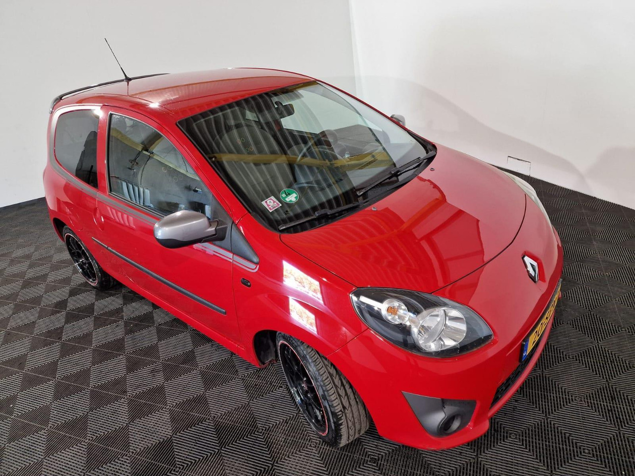 Renault Twingo 1.2-16V Collection 20-SPX-1 149.179 km - Automóvel: foto 5 Renault Twingo 1.2-16V Collection 20-SPX-1 149.179 km - Automóvel: foto 5