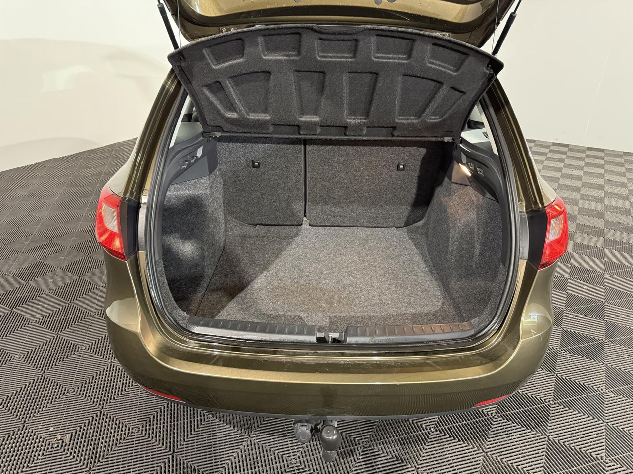 SEAT | Ibiza ST | 1.4 Style | 2011 | 276.390 km | 81PND7 | Logisch - Automóvel: foto 4 SEAT | Ibiza ST | 1.4 Style | 2011 | 276.390 km | 81PND7 | Logisch - Automóvel: foto 4