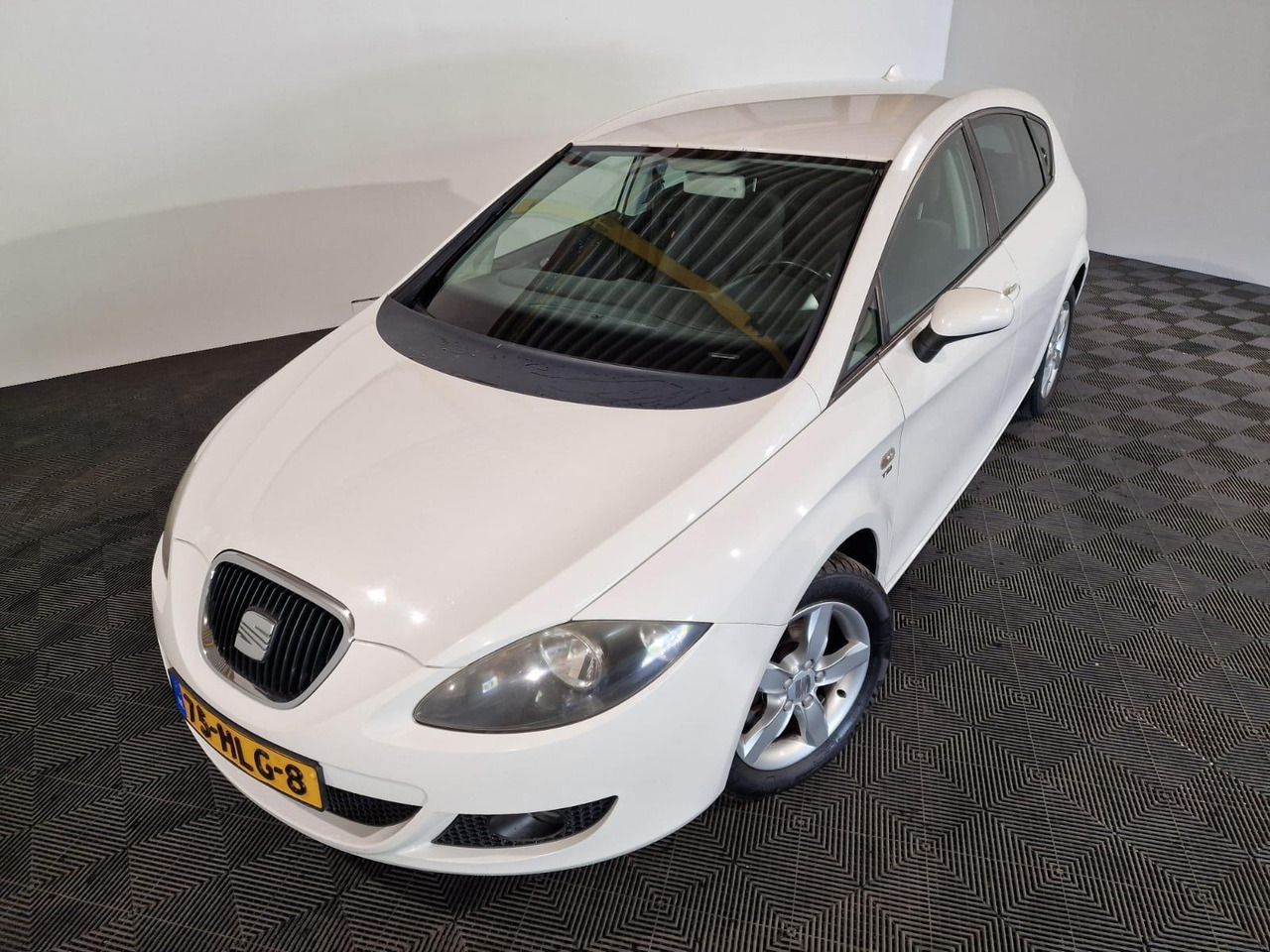 SEAT Leon 1.4 TSI Business Style 75-HLG-8 - Automóvel: foto 1 SEAT Leon 1.4 TSI Business Style 75-HLG-8 - Automóvel: foto 1