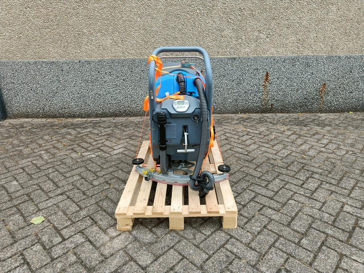 Schrob/ Veegmachine Nieuw - Máquina de limpeza: foto 4 Schrob/ Veegmachine Nieuw - Máquina de limpeza: foto 4