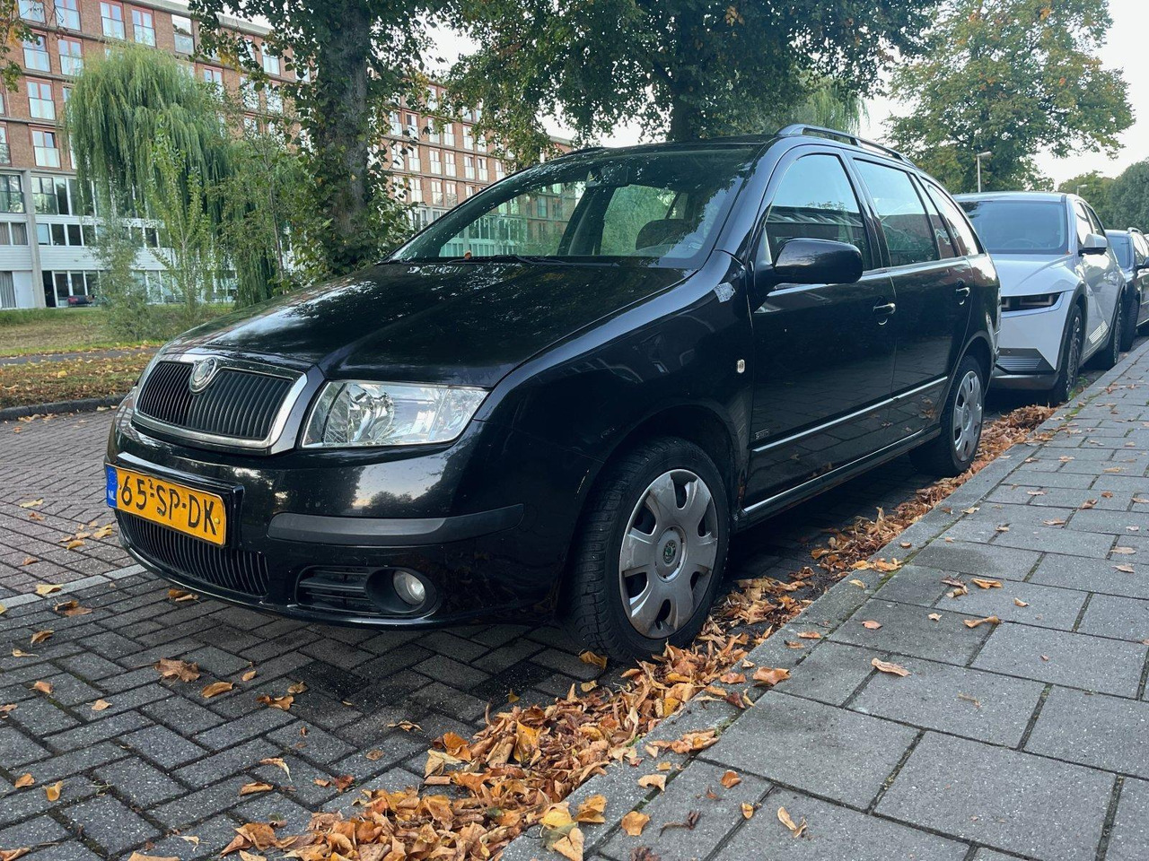 Skoda | Fabia Combi | 1.4-16V Spirit+ | 2006 | 339.630 km | 65SPDK | Logisch - Automóvel: foto 1 Skoda | Fabia Combi | 1.4-16V Spirit+ | 2006 | 339.630 km | 65SPDK | Logisch - Automóvel: foto 1