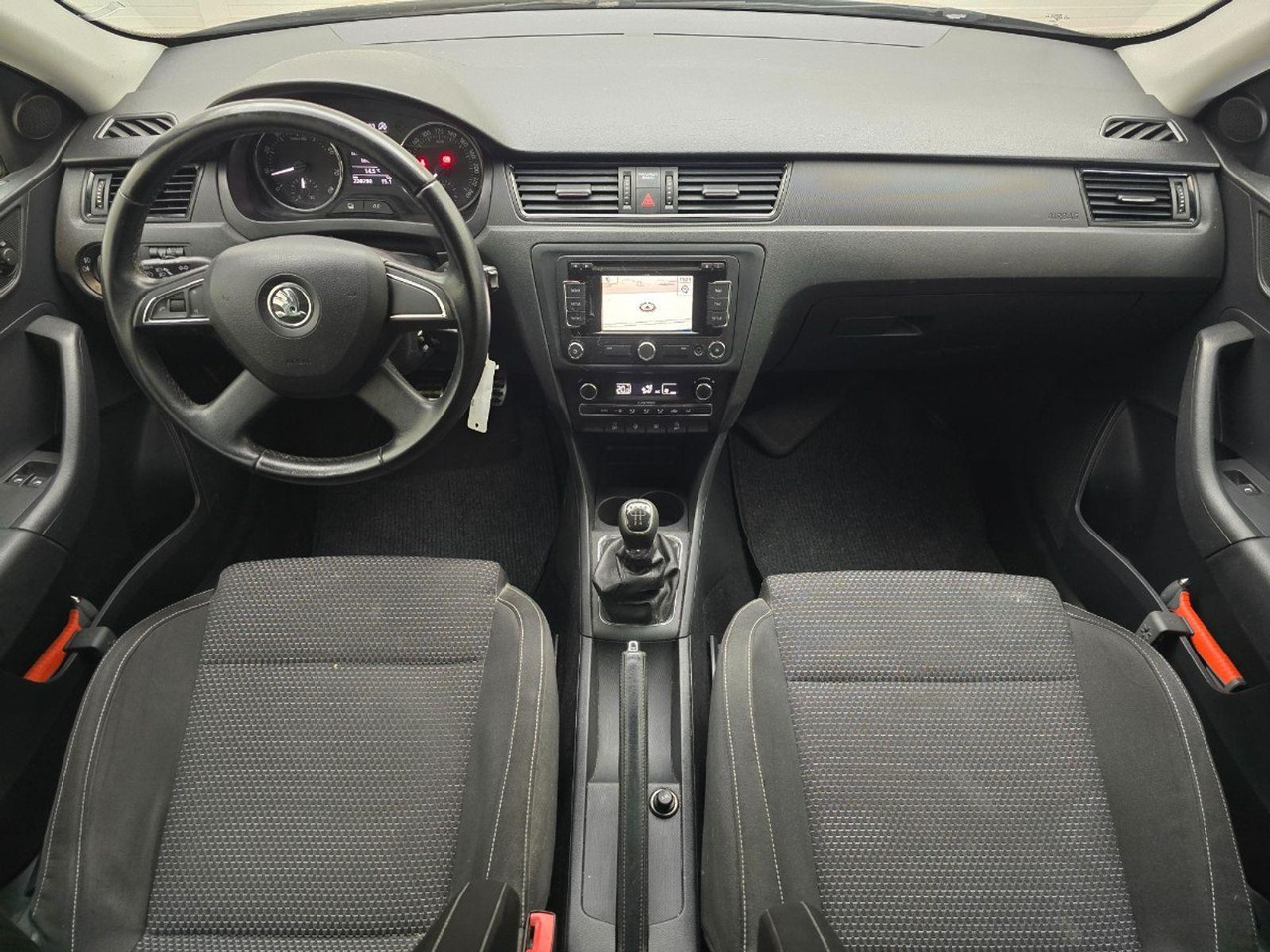 Skoda Rapid 1.2 TSI Greentech Ambition Businessline Plus | 2013 | 230.290 km | 4KXG25 | NAP: Logisch - Hatchback: foto 5 Skoda Rapid 1.2 TSI Greentech Ambition Businessline Plus | 2013 | 230.290 km | 4KXG25 | NAP: Logisch - Hatchback: foto 5