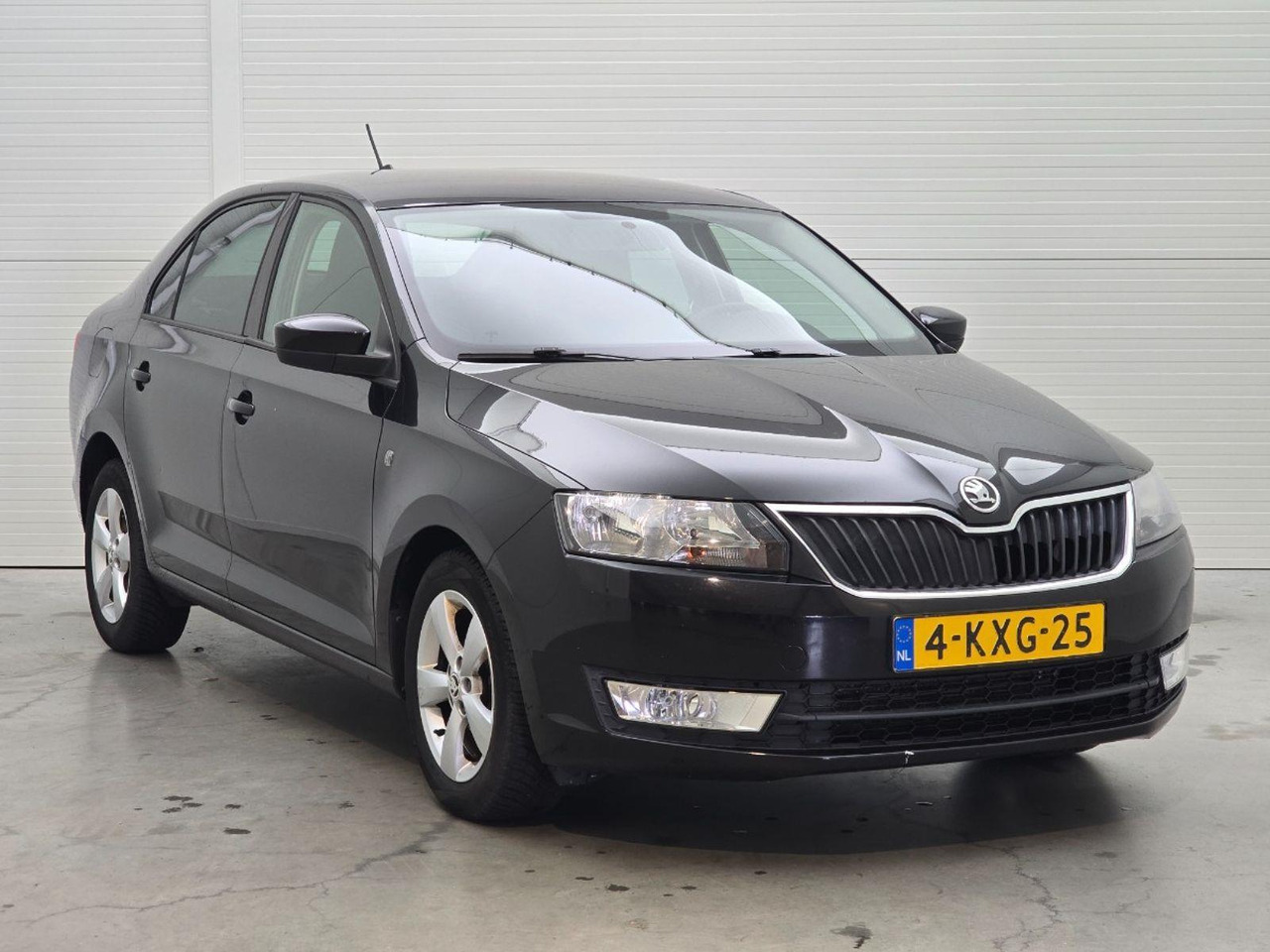 Skoda Rapid 1.2 TSI Greentech Ambition Businessline Plus | 2013 | 230.290 km | 4KXG25 | NAP: Logisch - Hatchback: foto 2 Skoda Rapid 1.2 TSI Greentech Ambition Businessline Plus | 2013 | 230.290 km | 4KXG25 | NAP: Logisch - Hatchback: foto 2