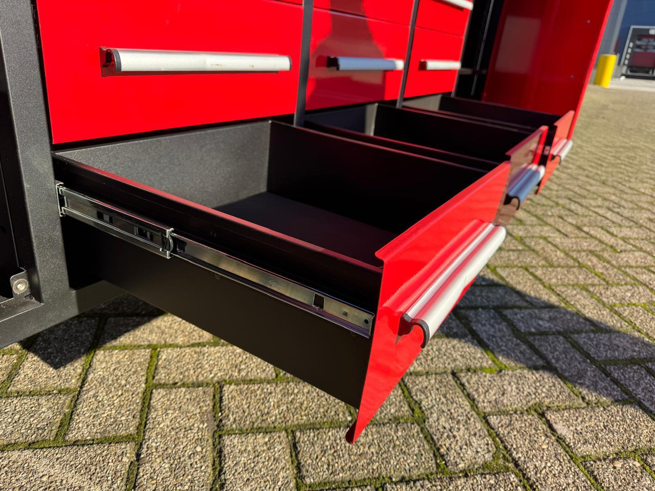 StahlWorks 10FT-12D-2-01C Gereedschapswand met 12 Lades en 2 Deuren (Nieuw) - Equipamento para oficina: foto 3 StahlWorks 10FT-12D-2-01C Gereedschapswand met 12 Lades en 2 Deuren (Nieuw) - Equipamento para oficina: foto 3