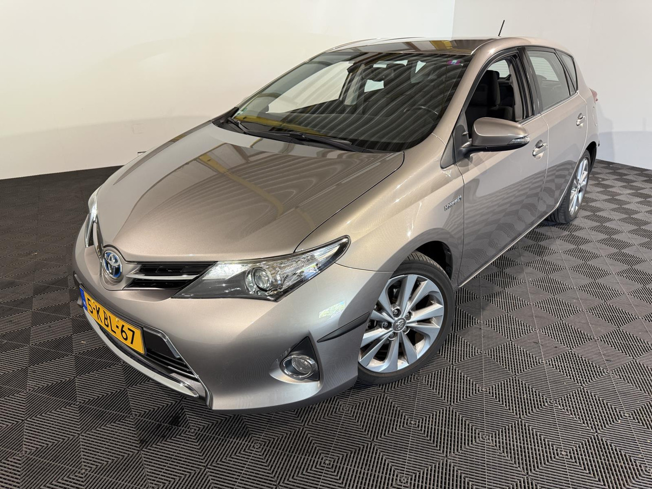 Toyota Auris 1.8 Hybrid Dynamic | 2013 | 191.085 km | 5-KBL-67 - Hatchback: foto 1 Toyota Auris 1.8 Hybrid Dynamic | 2013 | 191.085 km | 5-KBL-67 - Hatchback: foto 1