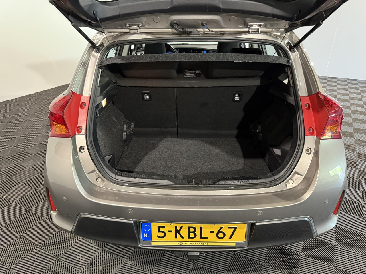 Toyota Auris 1.8 Hybrid Dynamic | 2013 | 191.085 km | 5-KBL-67 - Hatchback: foto 2 Toyota Auris 1.8 Hybrid Dynamic | 2013 | 191.085 km | 5-KBL-67 - Hatchback: foto 2