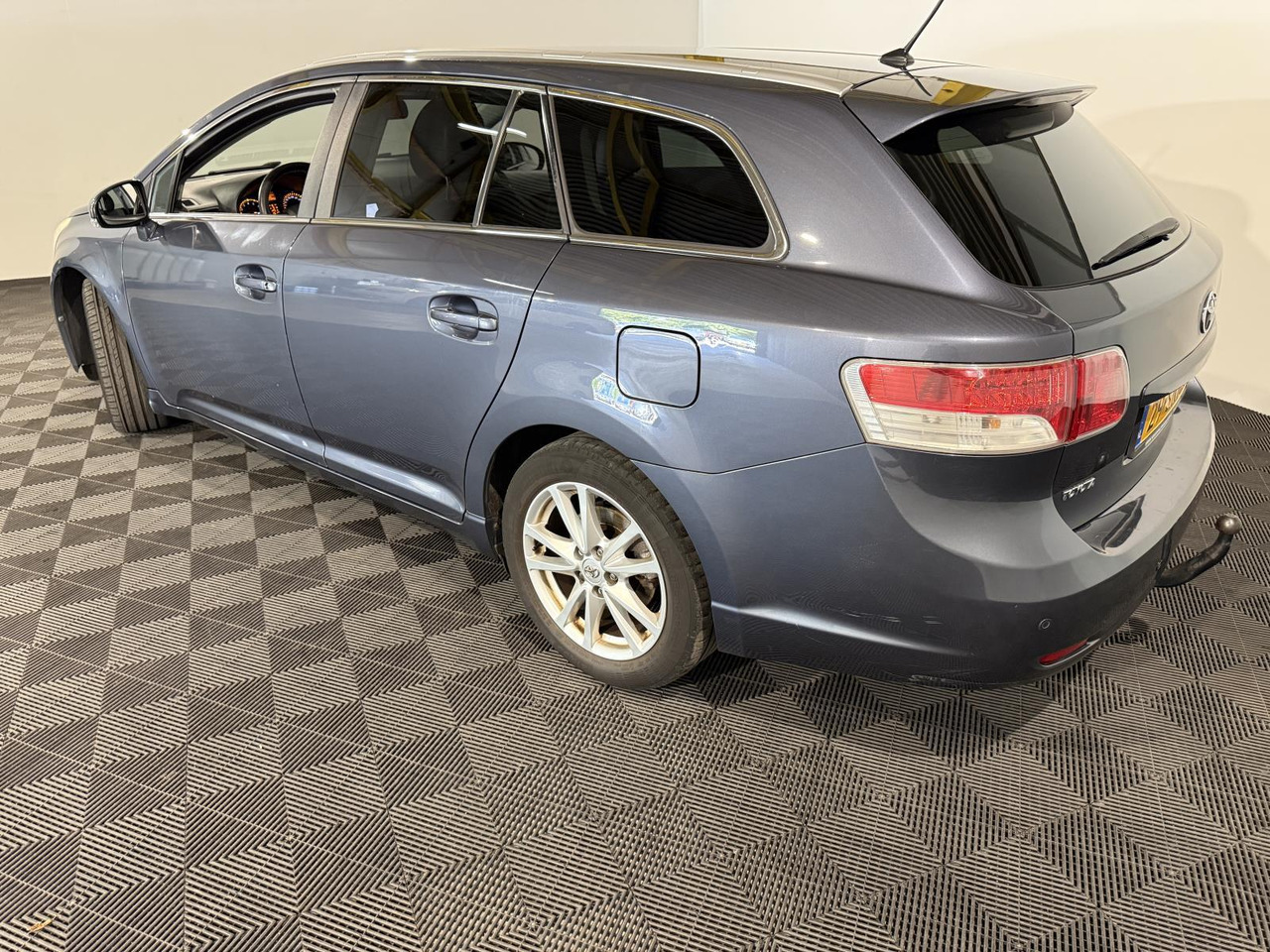 Toyota Avensis Wagon 2.0 VVTi Business | 2011 | 363.331 km | 29-SNK-6 - Automóvel: foto 3 Toyota Avensis Wagon 2.0 VVTi Business | 2011 | 363.331 km | 29-SNK-6 - Automóvel: foto 3