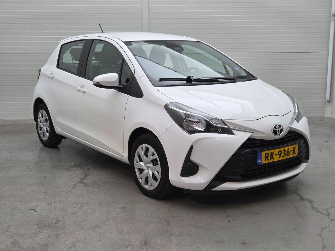 Toyota Yaris 1.0 VVT - i Comfort | 2017 | 138.580 km | RK936K | NAP: Logisch - Automóvel: foto 2 Toyota Yaris 1.0 VVT - i Comfort | 2017 | 138.580 km | RK936K | NAP: Logisch - Automóvel: foto 2