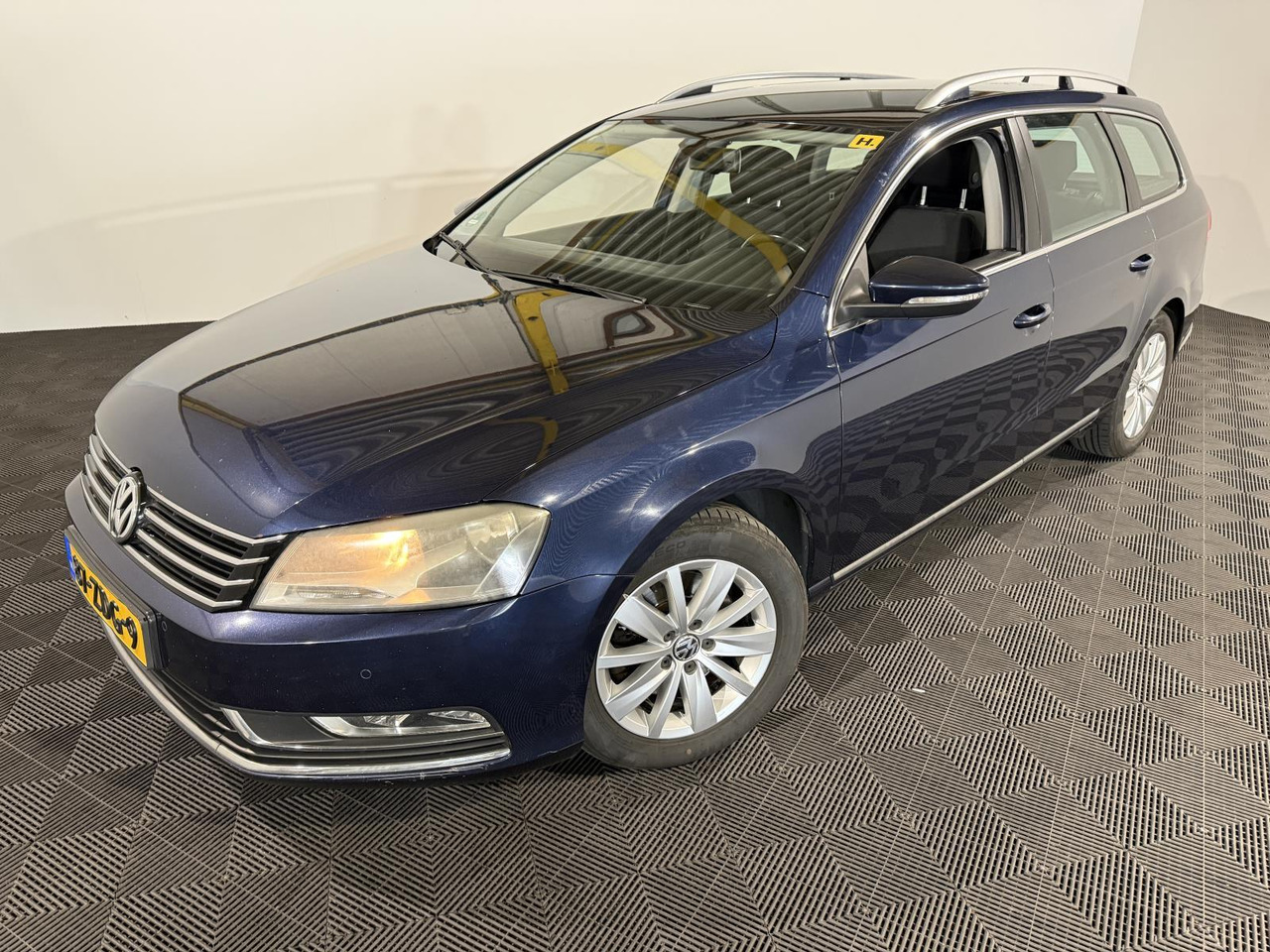 Volkswagen | Passat Variant | 1.6 TDI Comfortline BlueMotion | 2011 | 358.371 km | 87ZDG9 | Geen oordeel - Automóvel: foto 1 Volkswagen | Passat Variant | 1.6 TDI Comfortline BlueMotion | 2011 | 358.371 km | 87ZDG9 | Geen oordeel - Automóvel: foto 1