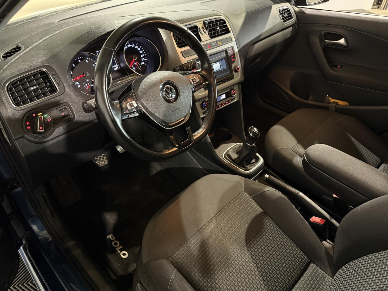Volkswagen | Polo | 1.0 BlueMotion Edition | 2015 | 255.096 km | GN363H | Logisch - Hatchback: foto 4 Volkswagen | Polo | 1.0 BlueMotion Edition | 2015 | 255.096 km | GN363H | Logisch - Hatchback: foto 4