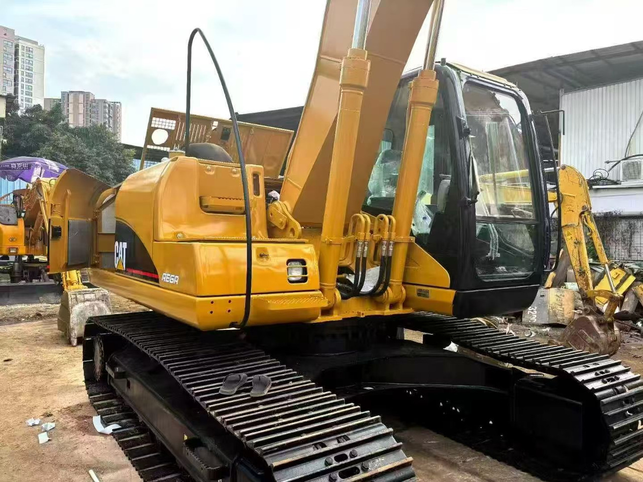 CATPILLAR 320CL - Escavadora de rastos: foto 2 CATPILLAR 320CL - Escavadora de rastos: foto 2