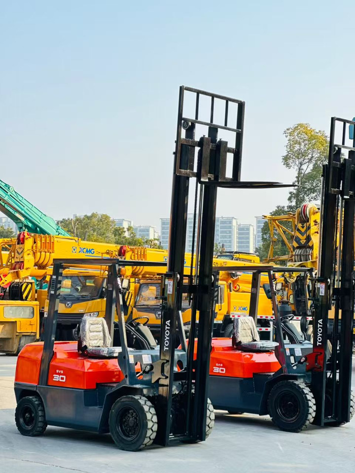 TOYOTA 30 - Empilhador a diesel: foto 4 TOYOTA 30 - Empilhador a diesel: foto 4