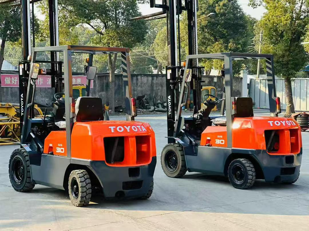 TOYOTA 30 - Empilhador a diesel: foto 1 TOYOTA 30 - Empilhador a diesel: foto 1