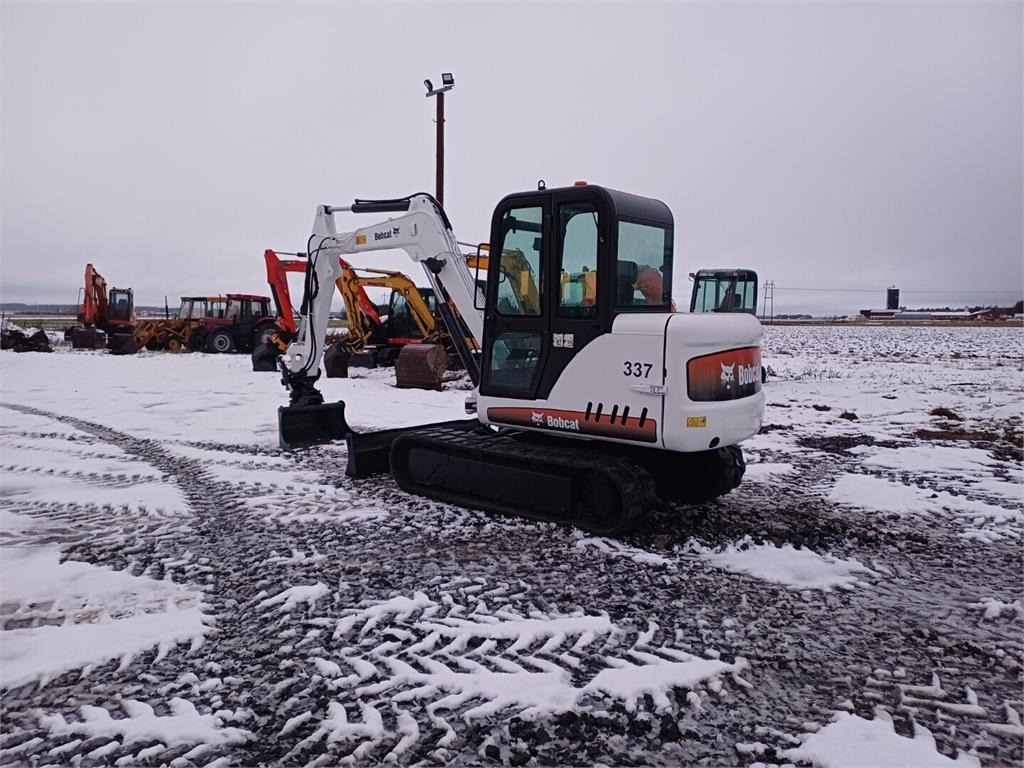 Bobcat 337D Kallistuvalla liittimellä - Mini escavadeira: foto 3 Bobcat 337D Kallistuvalla liittimellä - Mini escavadeira: foto 3