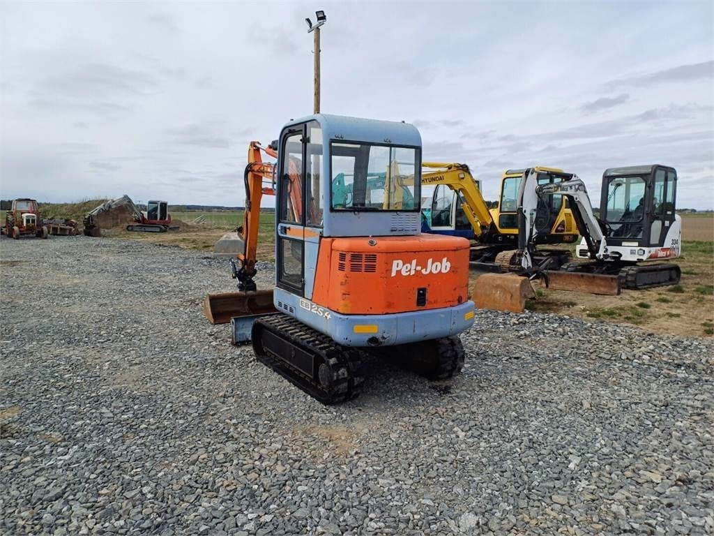 Pel-Job Volvo EB25.4 kallistuvalla liittimellä - Mini escavadeira: foto 4 Pel-Job Volvo EB25.4 kallistuvalla liittimellä - Mini escavadeira: foto 4
