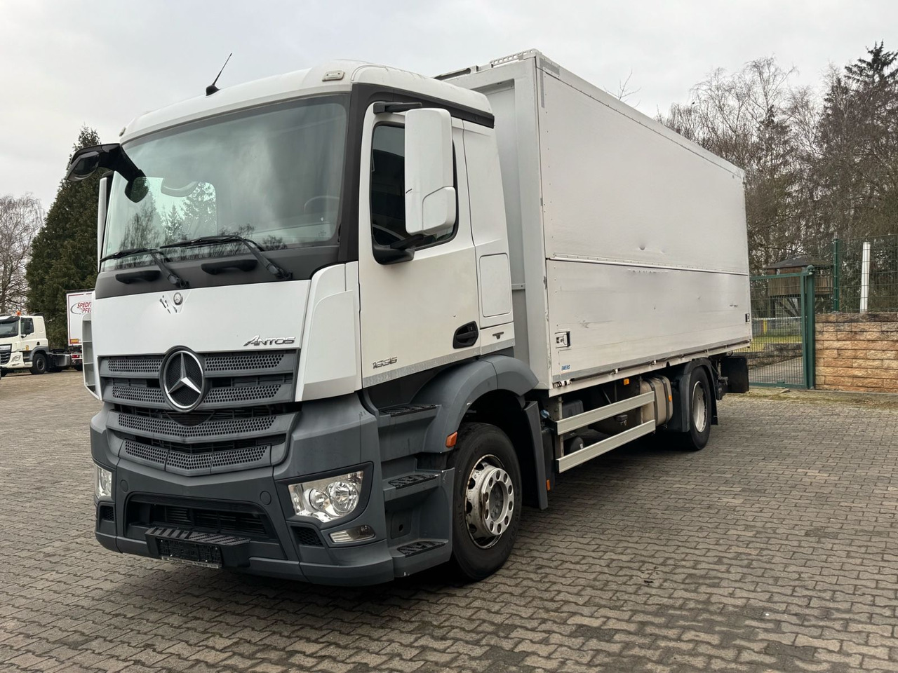 Mercedes-Benz Antos 1836L/4x2/2t.LBW/2xAHK/aus.1Hand/16.Pal. - Camião transporte de bebidas: foto 3 Mercedes-Benz Antos 1836L/4x2/2t.LBW/2xAHK/aus.1Hand/16.Pal. - Camião transporte de bebidas: foto 3