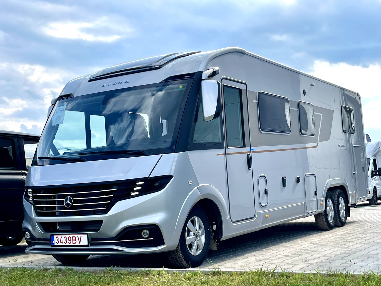 Adria Super Sonic 890 LC - Autocaravana integral: foto 1 Adria Super Sonic 890 LC - Autocaravana integral: foto 1