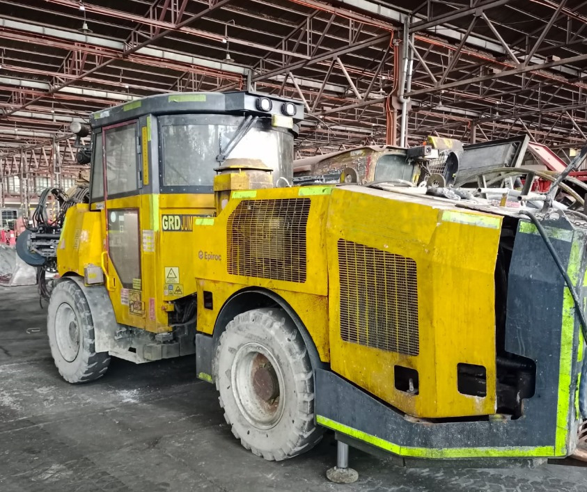 EPIROC BOLTEC S - Máquina de mineração: foto 1 EPIROC BOLTEC S - Máquina de mineração: foto 1